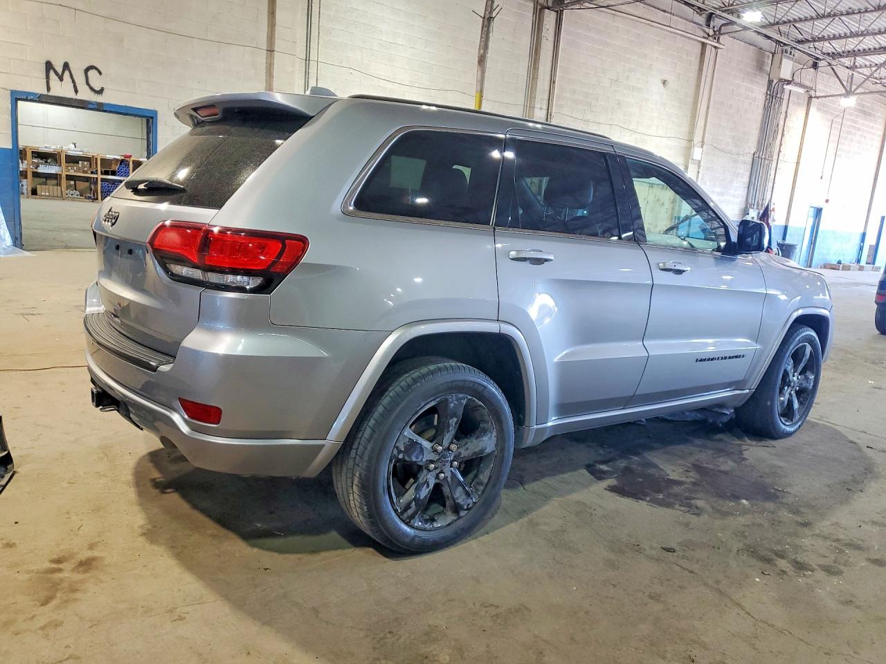 2015 Jeep Grand Cherokee Laredo Silver vin: 1C4RJFAGXFC186933