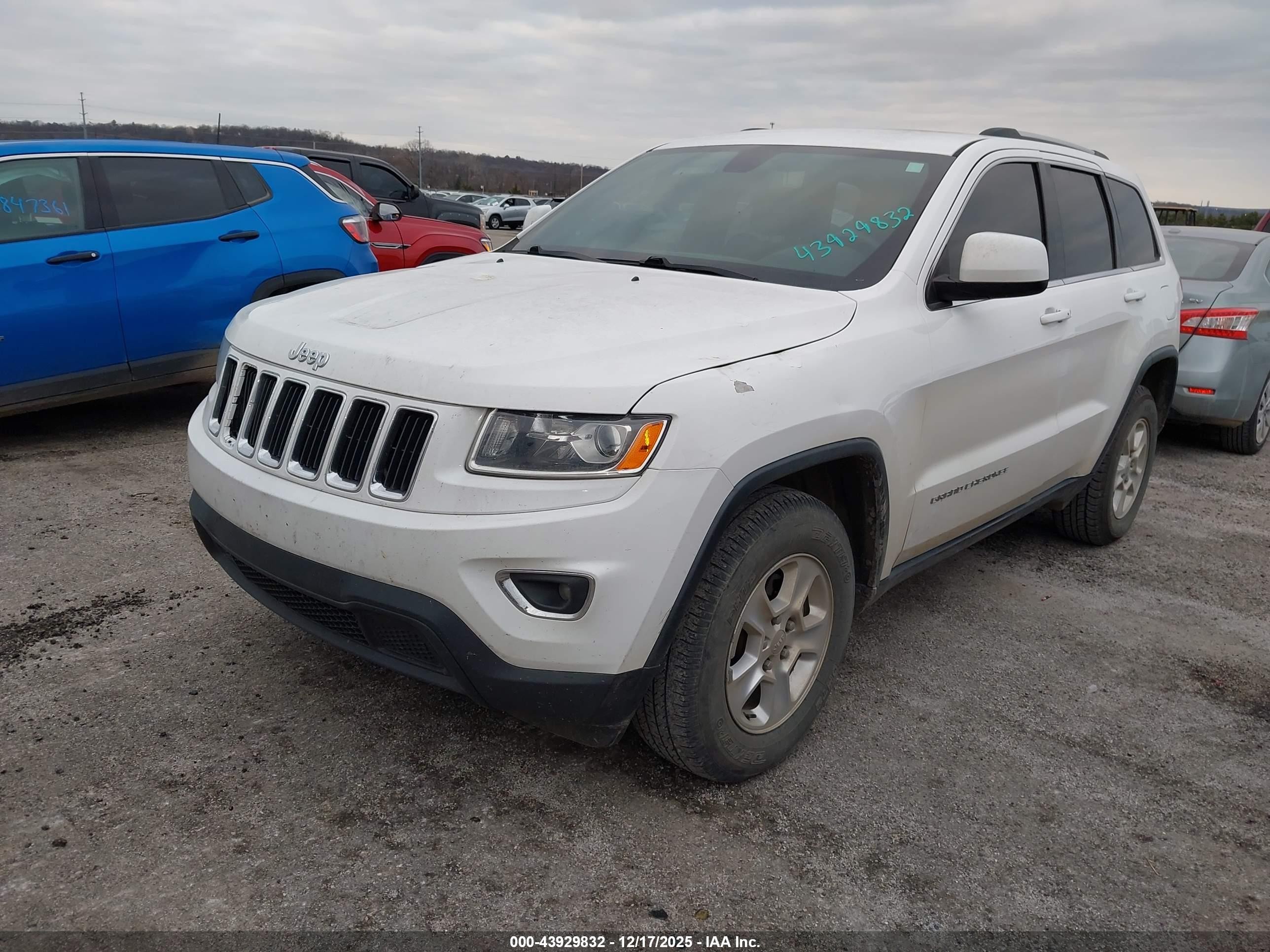 2015 Jeep Grand Cherokee Laredo White vin: 1C4RJFAGXFC204928