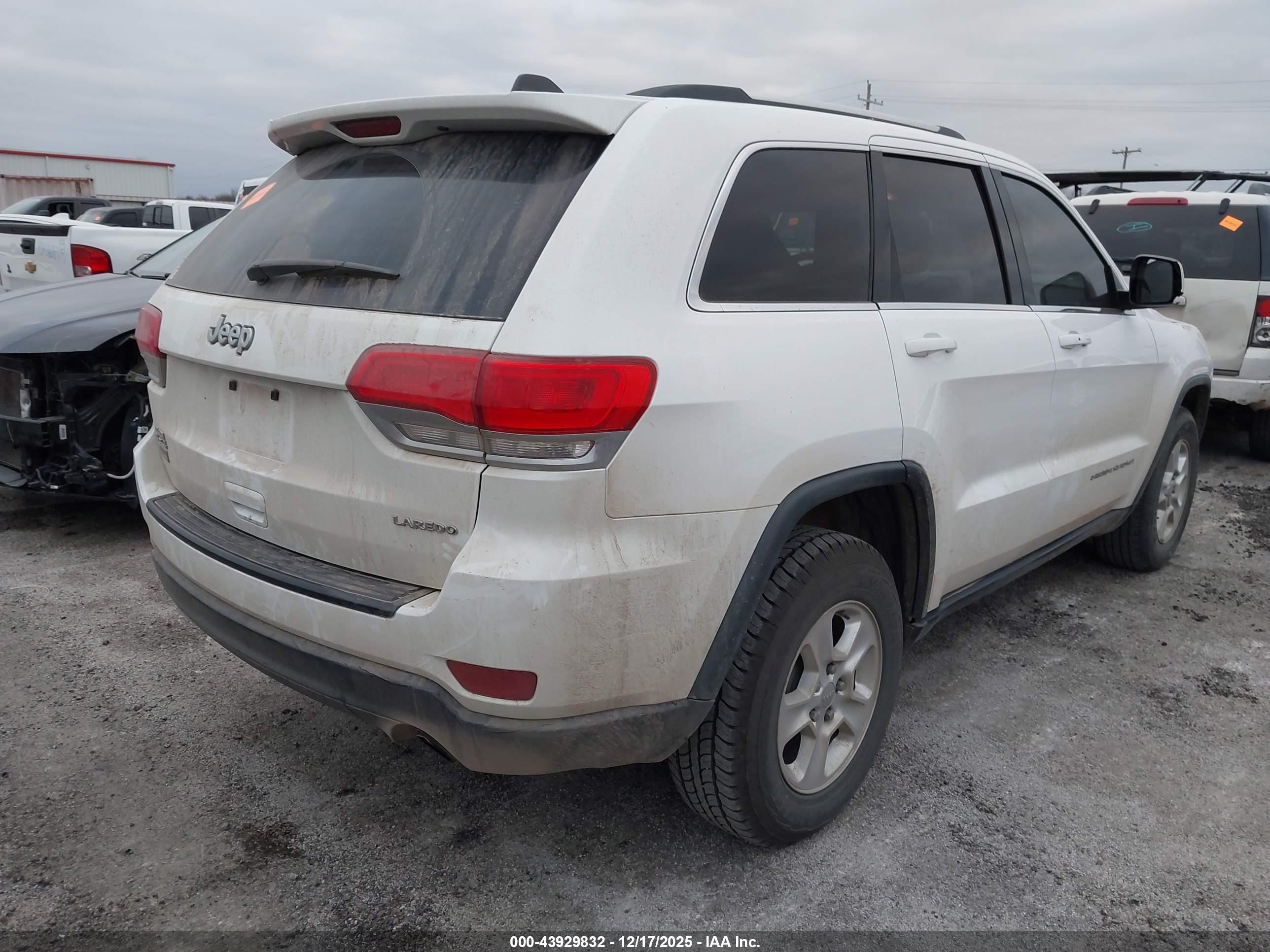 2015 Jeep Grand Cherokee Laredo White vin: 1C4RJFAGXFC204928