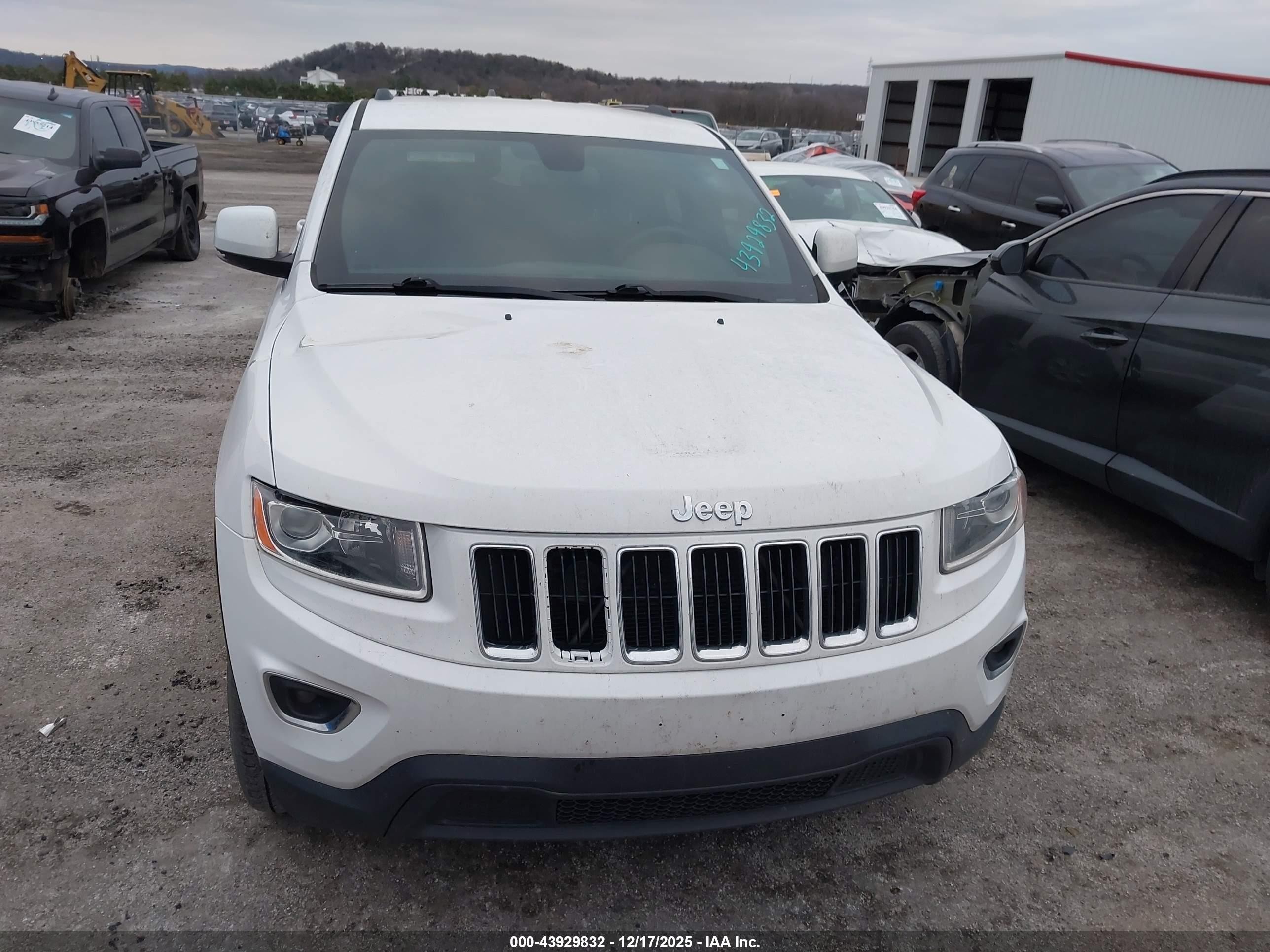 2015 Jeep Grand Cherokee Laredo White vin: 1C4RJFAGXFC204928