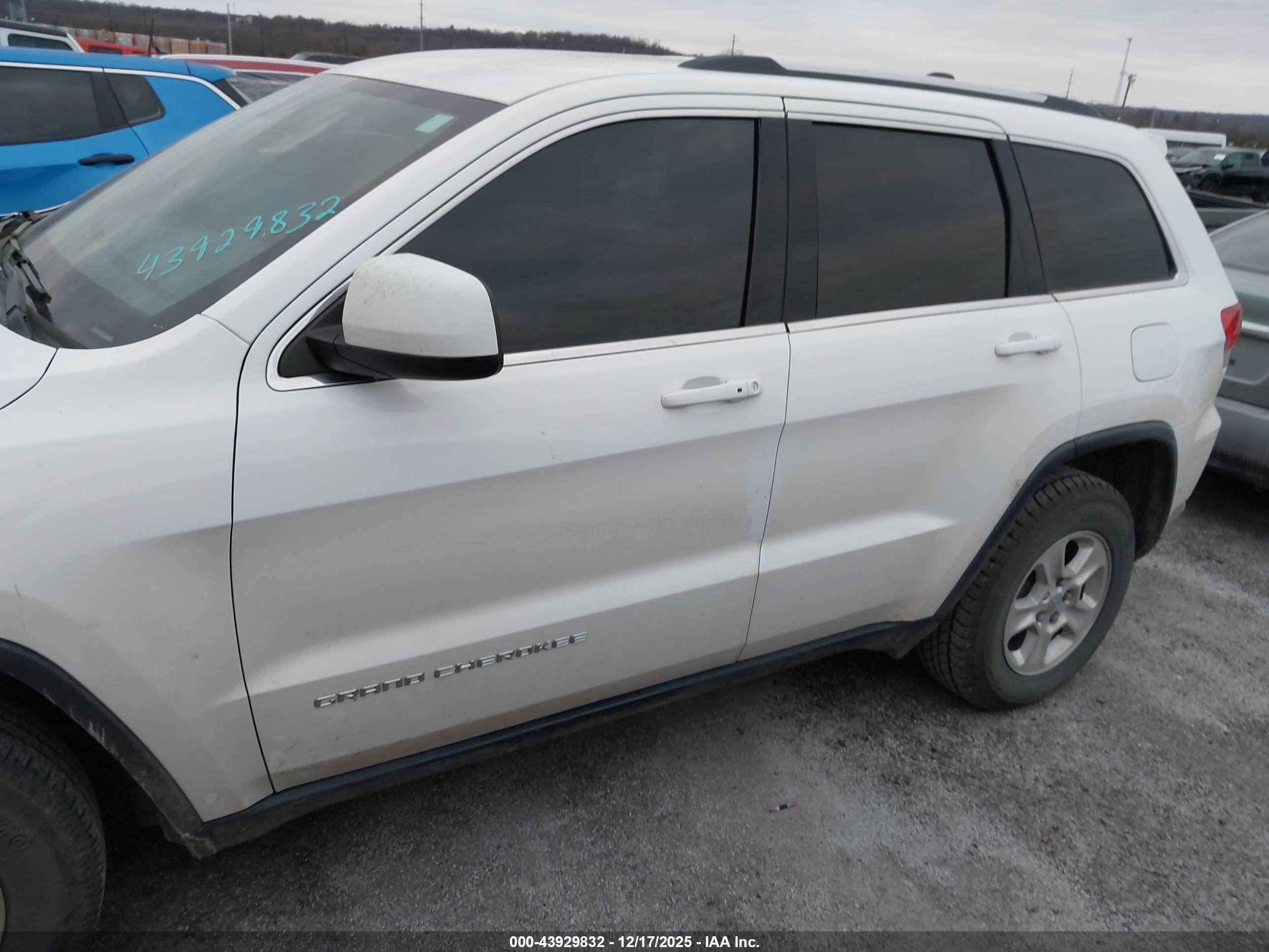 2015 Jeep Grand Cherokee Laredo White vin: 1C4RJFAGXFC204928
