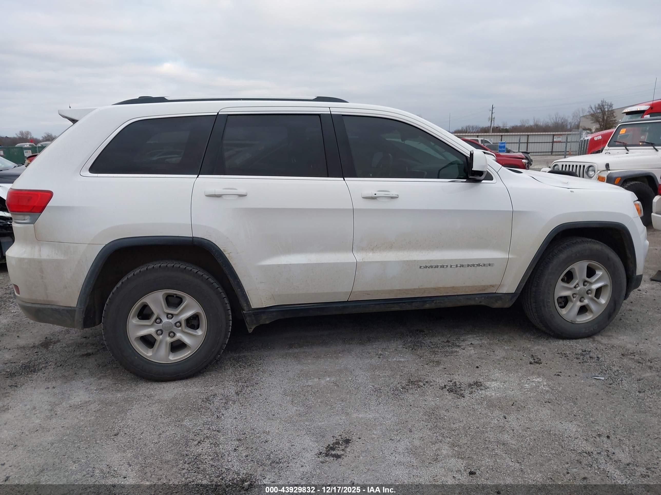 2015 Jeep Grand Cherokee Laredo White vin: 1C4RJFAGXFC204928