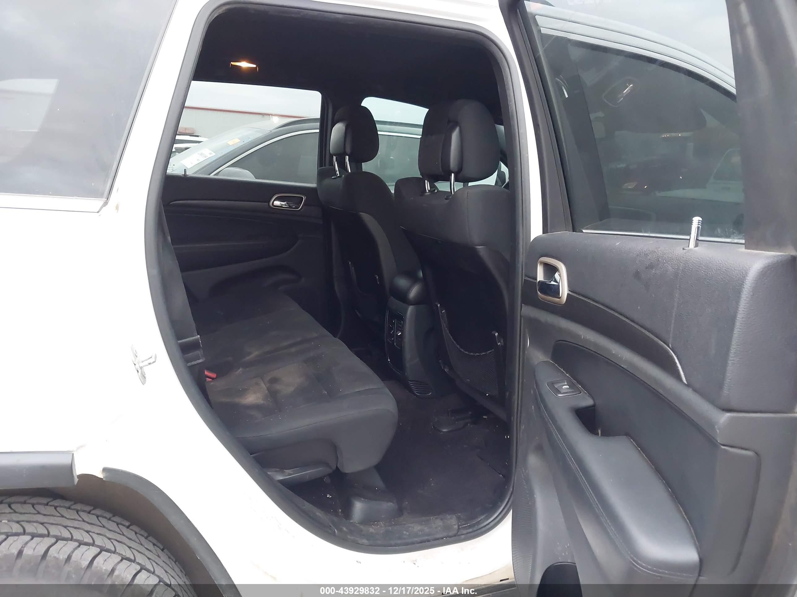 2015 Jeep Grand Cherokee Laredo White vin: 1C4RJFAGXFC204928