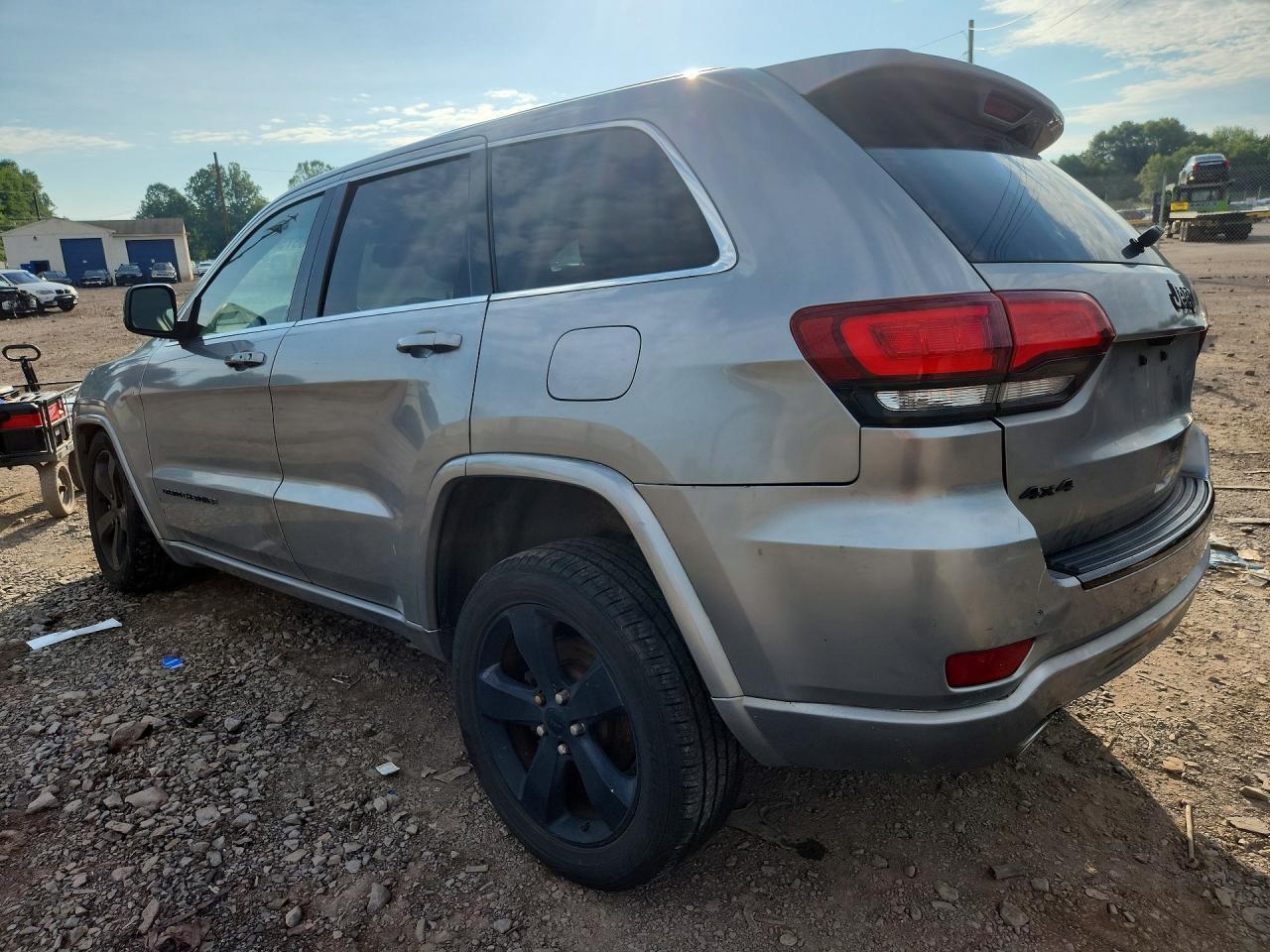 2015 Jeep Grand Cherokee Laredo Silver vin: 1C4RJFAGXFC227352