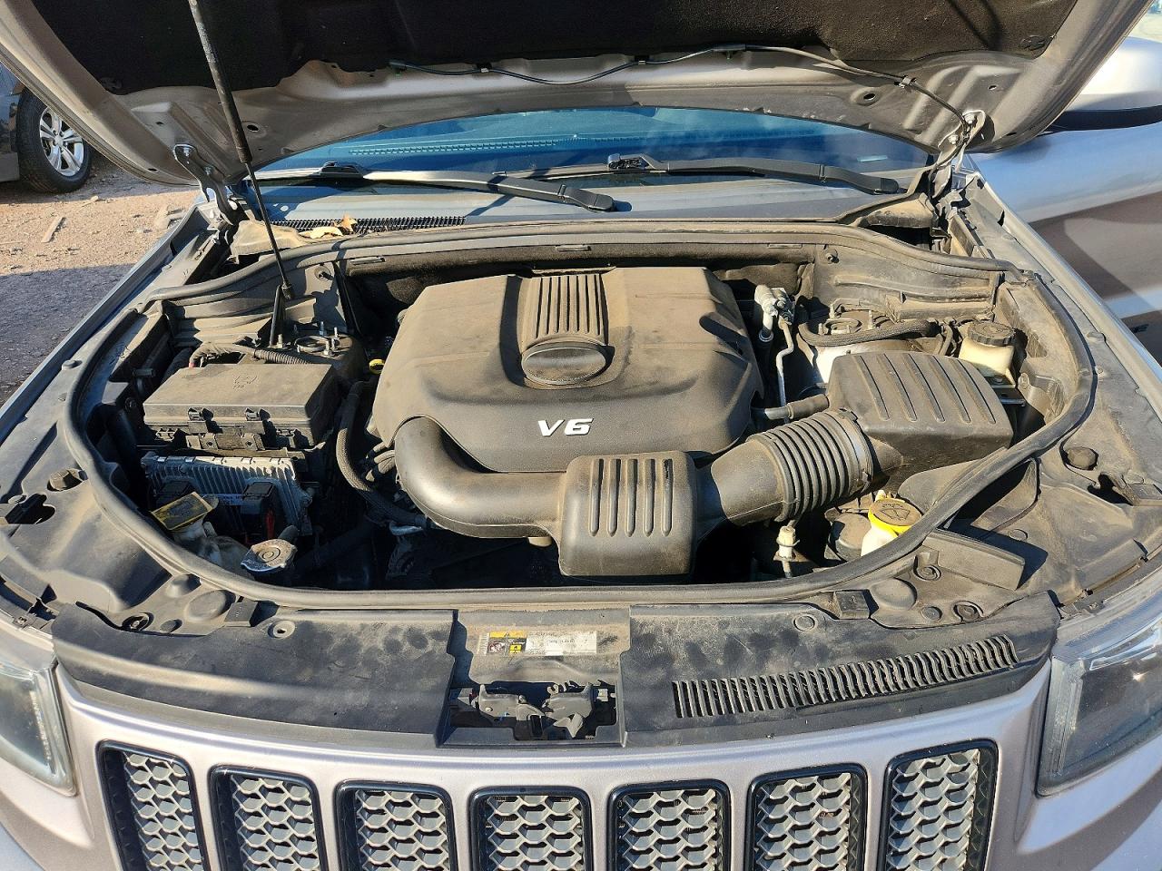 2015 Jeep Grand Cherokee Laredo Silver vin: 1C4RJFAGXFC227352