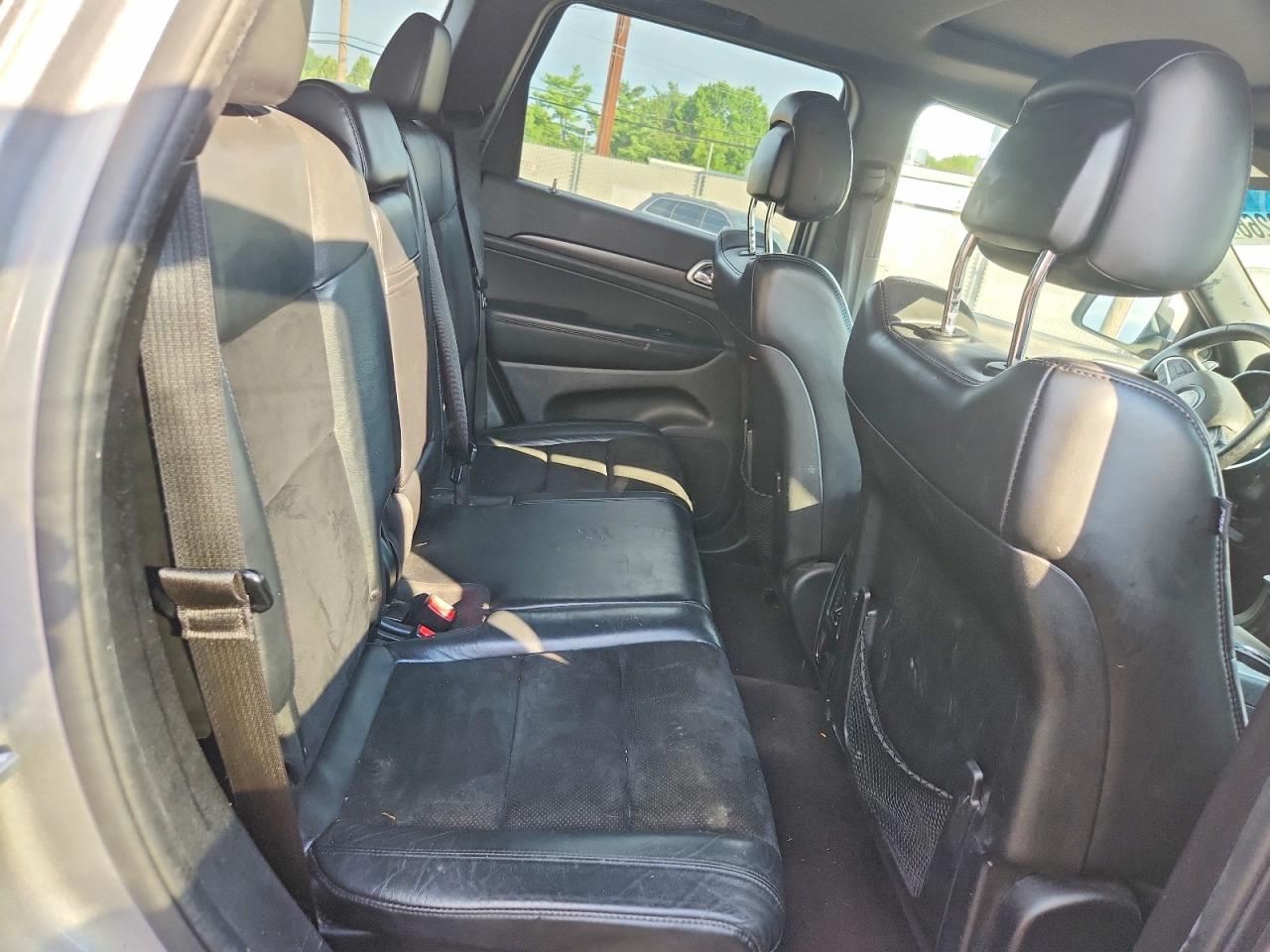2015 Jeep Grand Cherokee Laredo Silver vin: 1C4RJFAGXFC227352