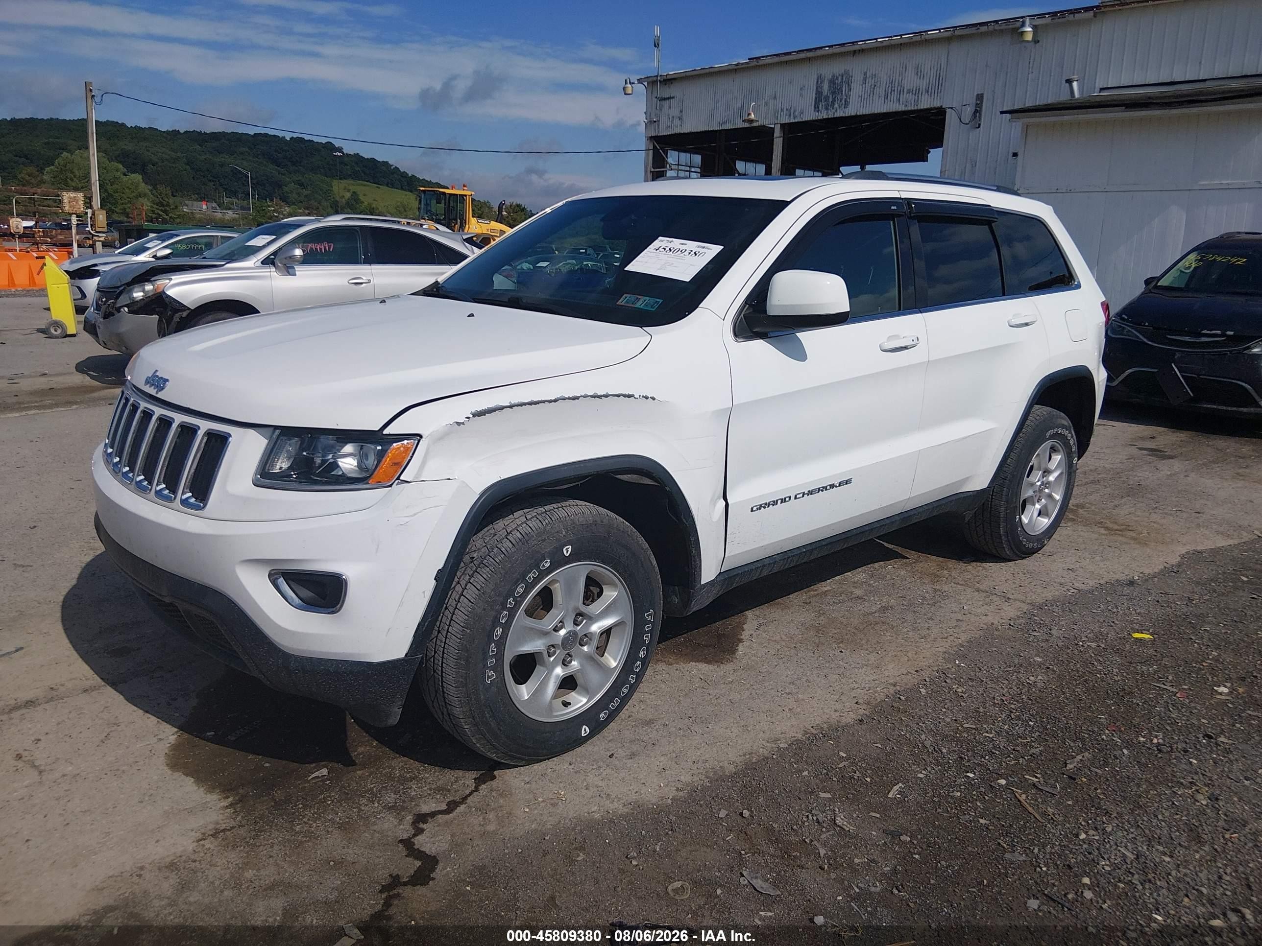 2015 Jeep Grand Cherokee Laredo White vin: 1C4RJFAGXFC636645