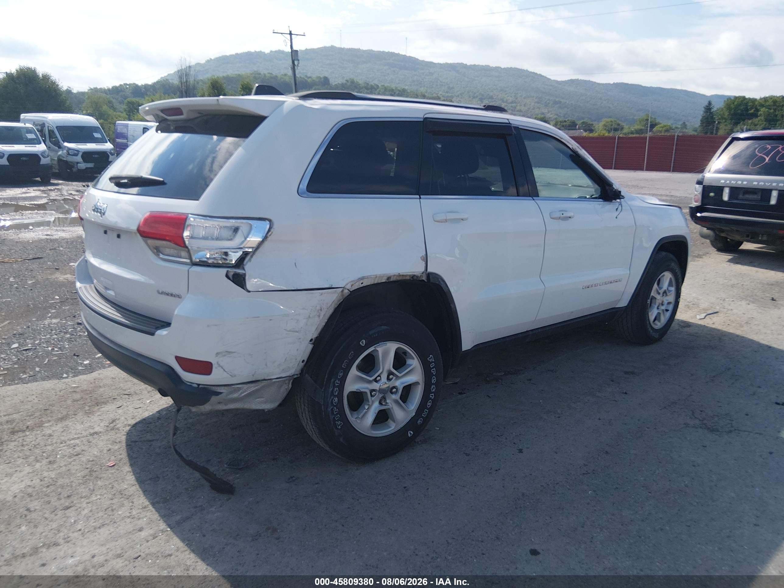 2015 Jeep Grand Cherokee Laredo White vin: 1C4RJFAGXFC636645