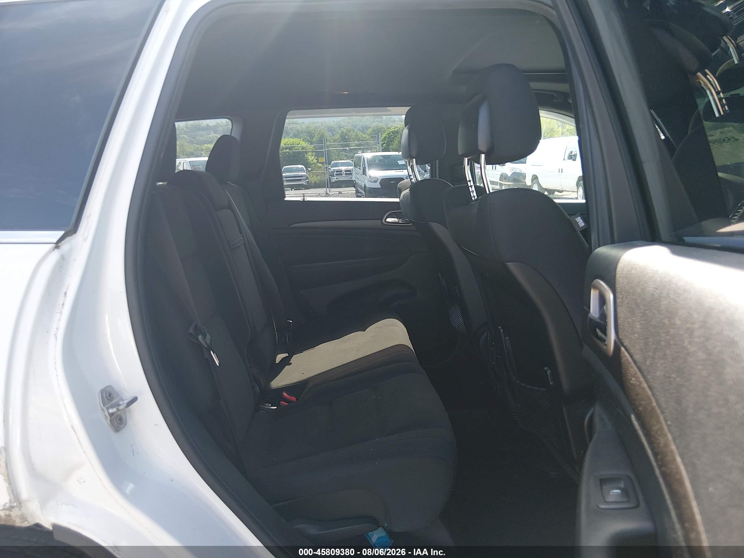 2015 Jeep Grand Cherokee Laredo White vin: 1C4RJFAGXFC636645