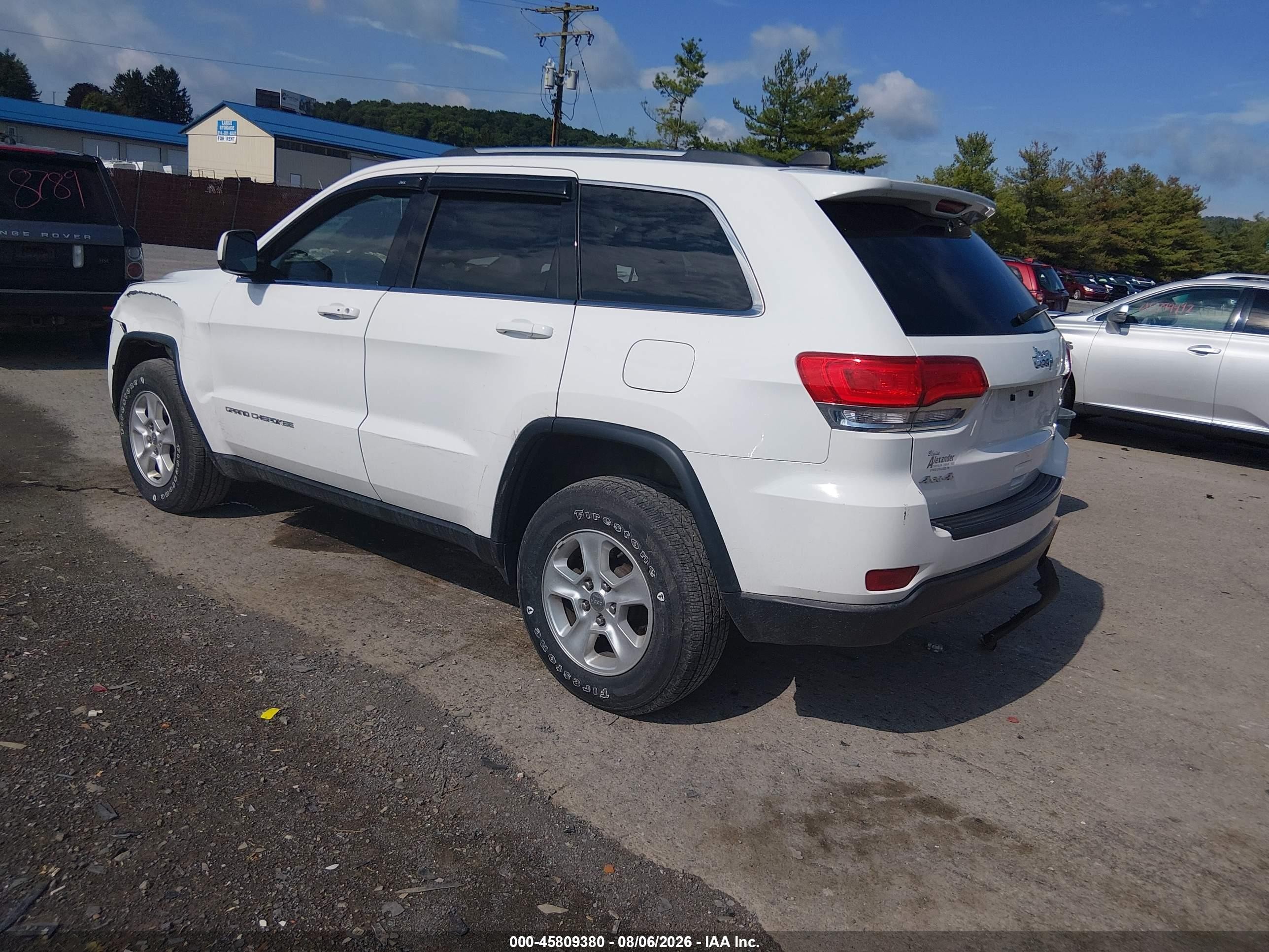 2015 Jeep Grand Cherokee Laredo White vin: 1C4RJFAGXFC636645