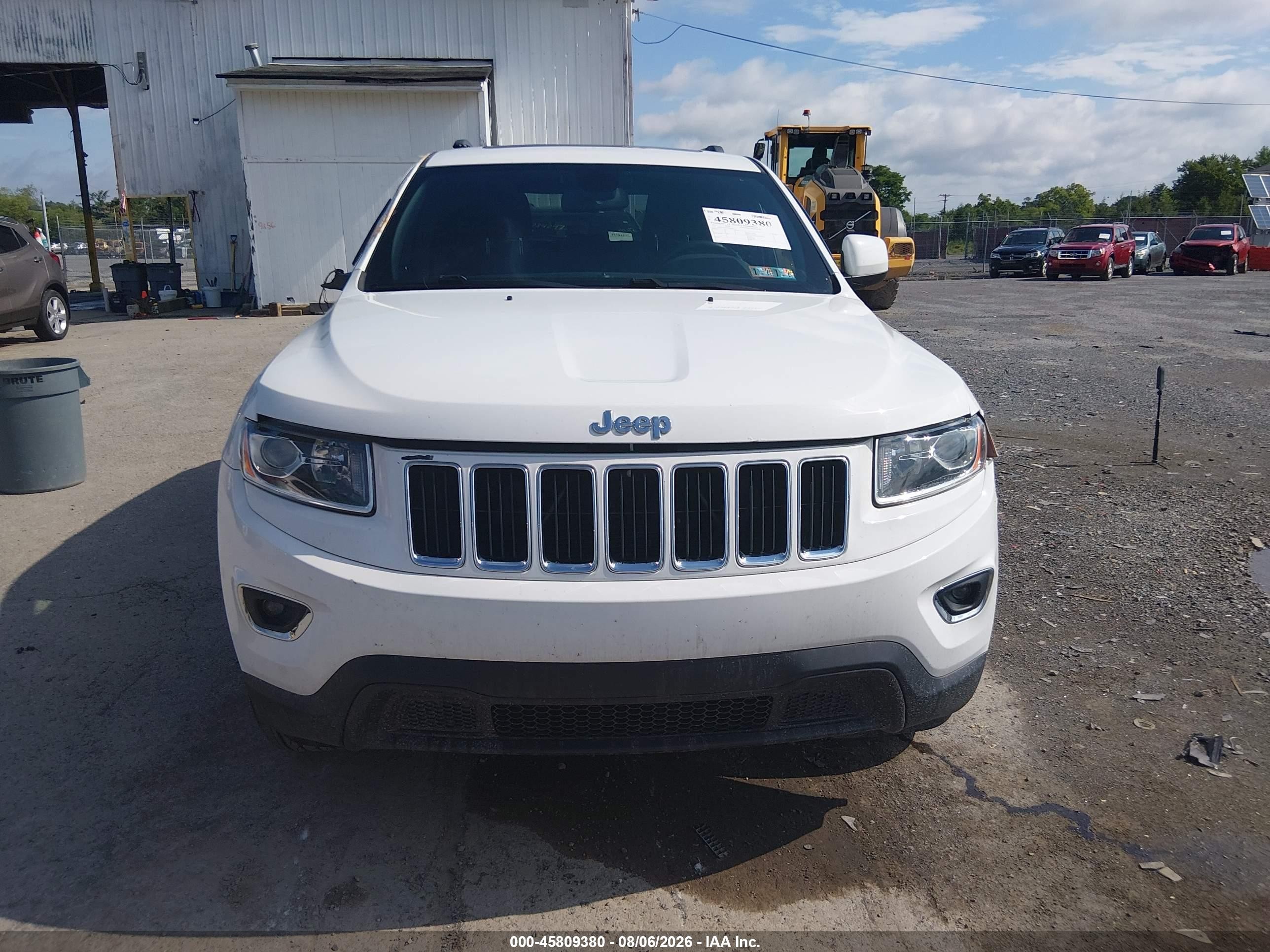 2015 Jeep Grand Cherokee Laredo White vin: 1C4RJFAGXFC636645