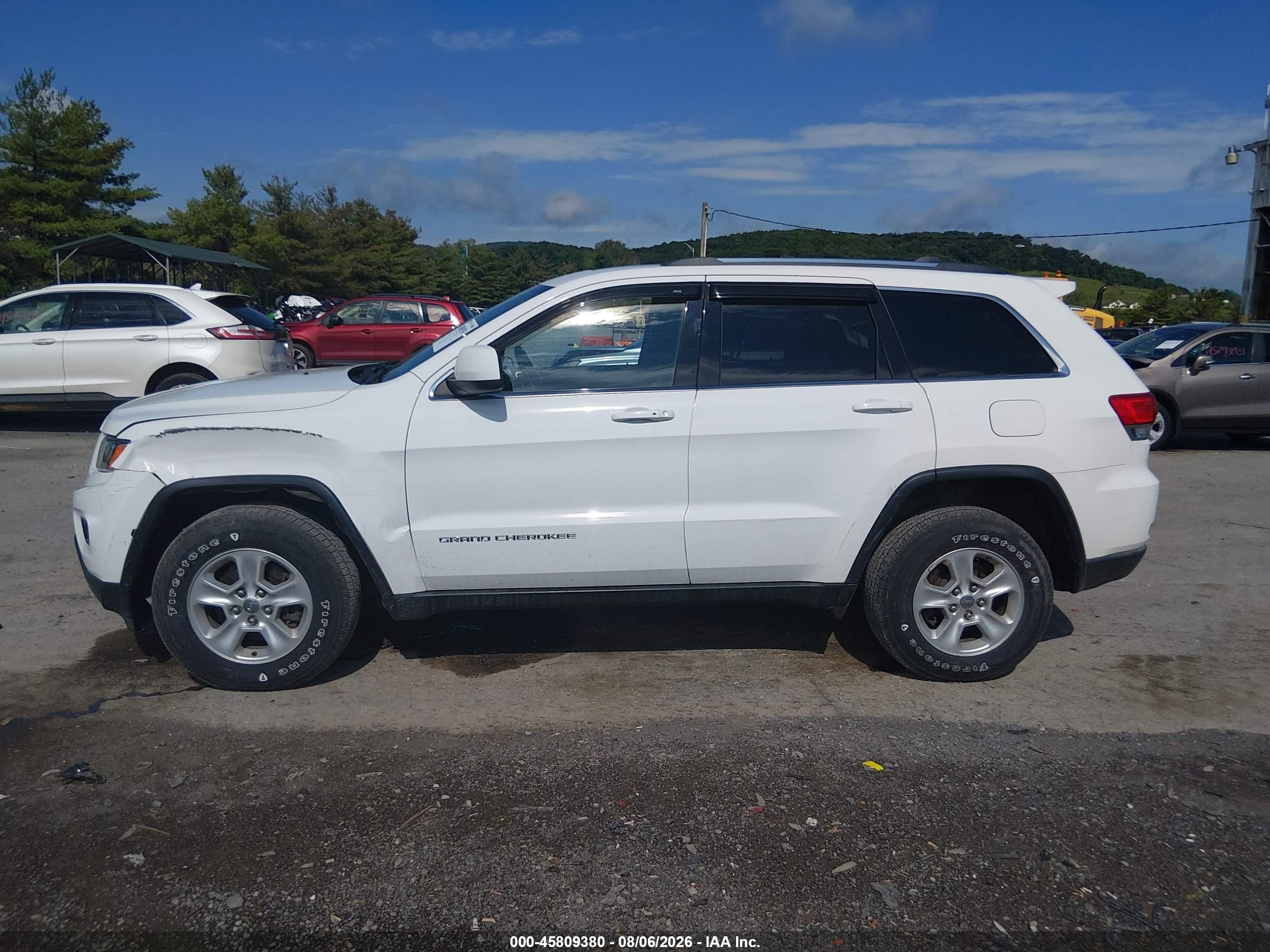 2015 Jeep Grand Cherokee Laredo White vin: 1C4RJFAGXFC636645
