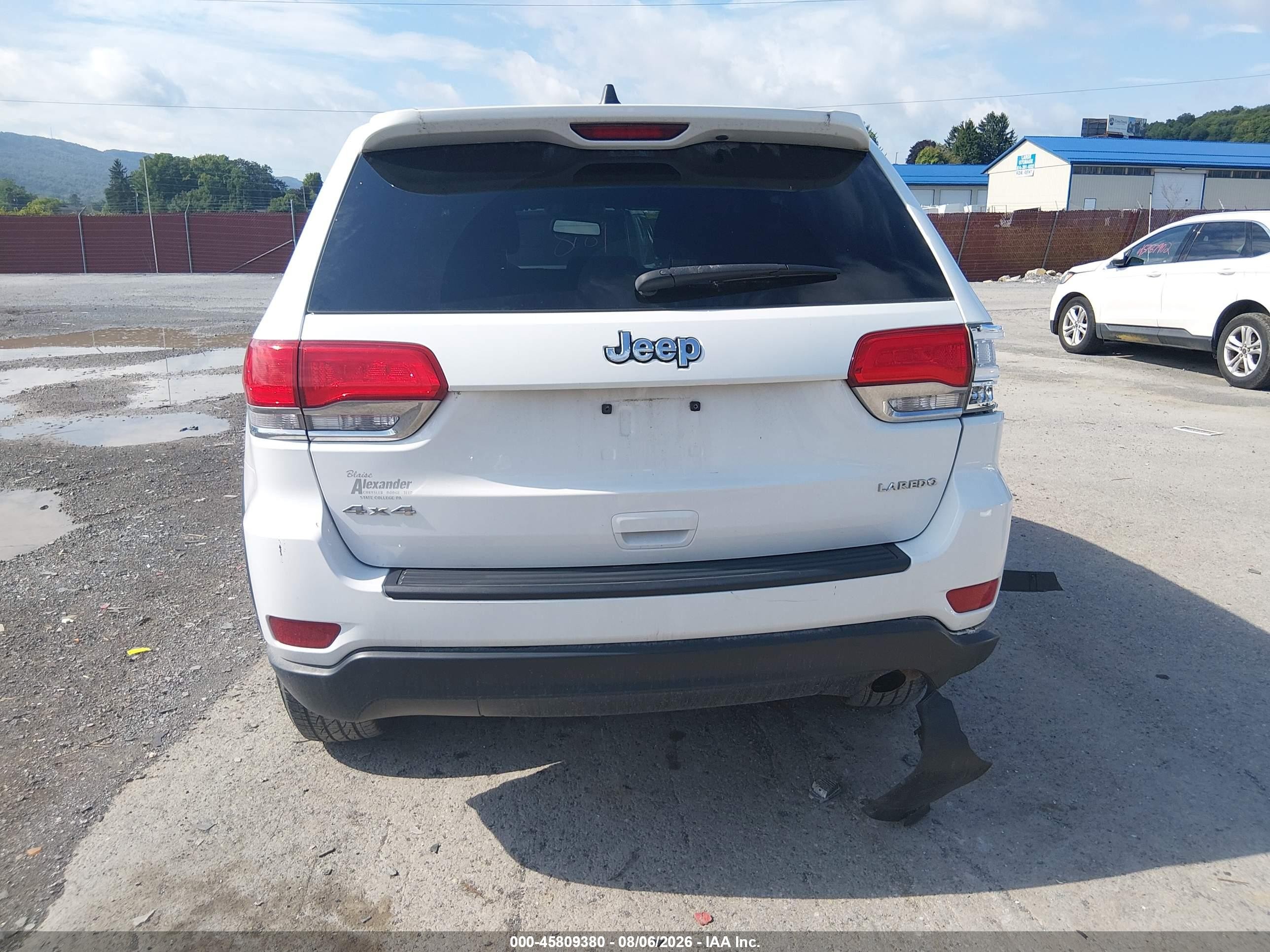 2015 Jeep Grand Cherokee Laredo White vin: 1C4RJFAGXFC636645