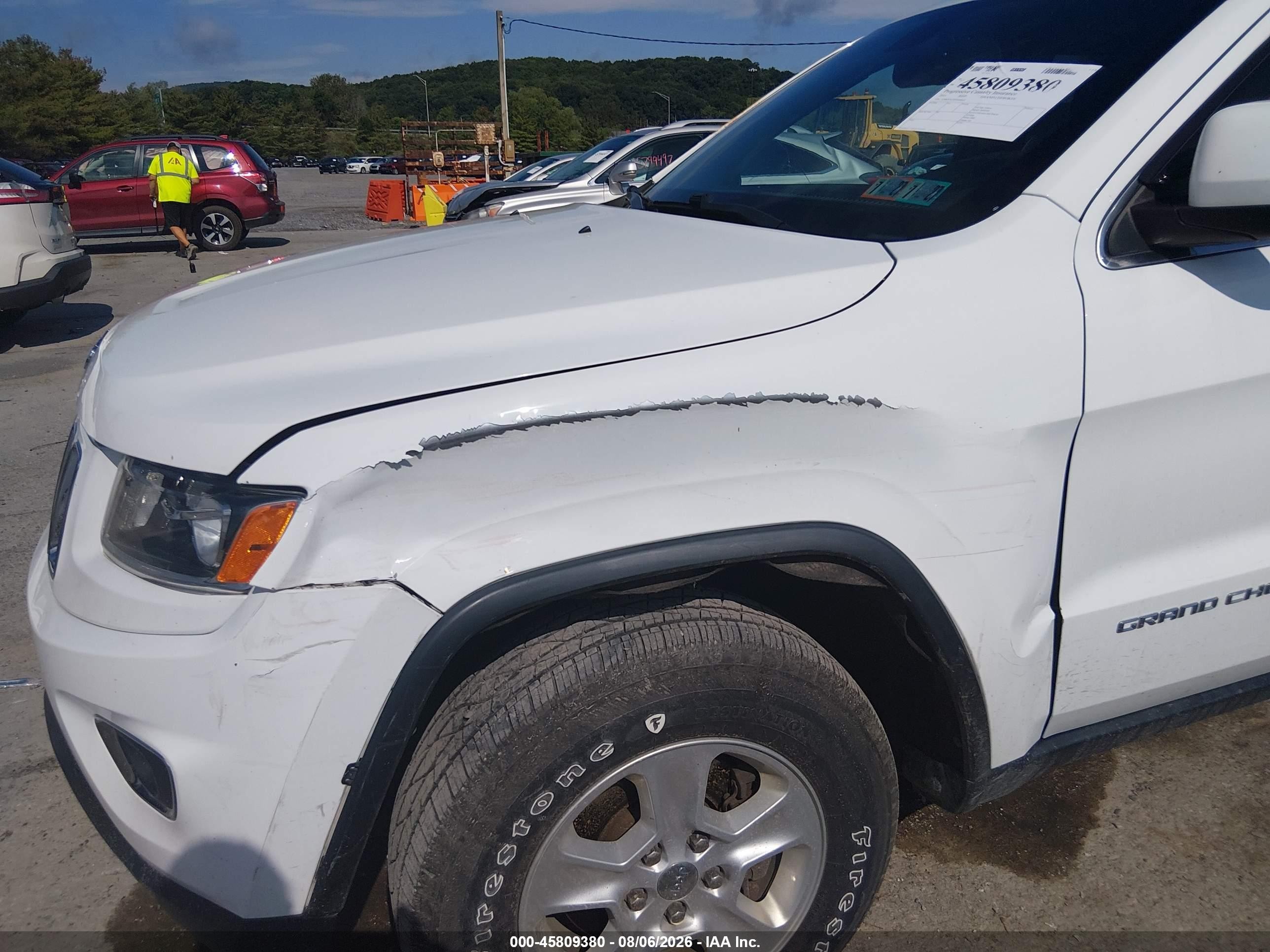 2015 Jeep Grand Cherokee Laredo White vin: 1C4RJFAGXFC636645