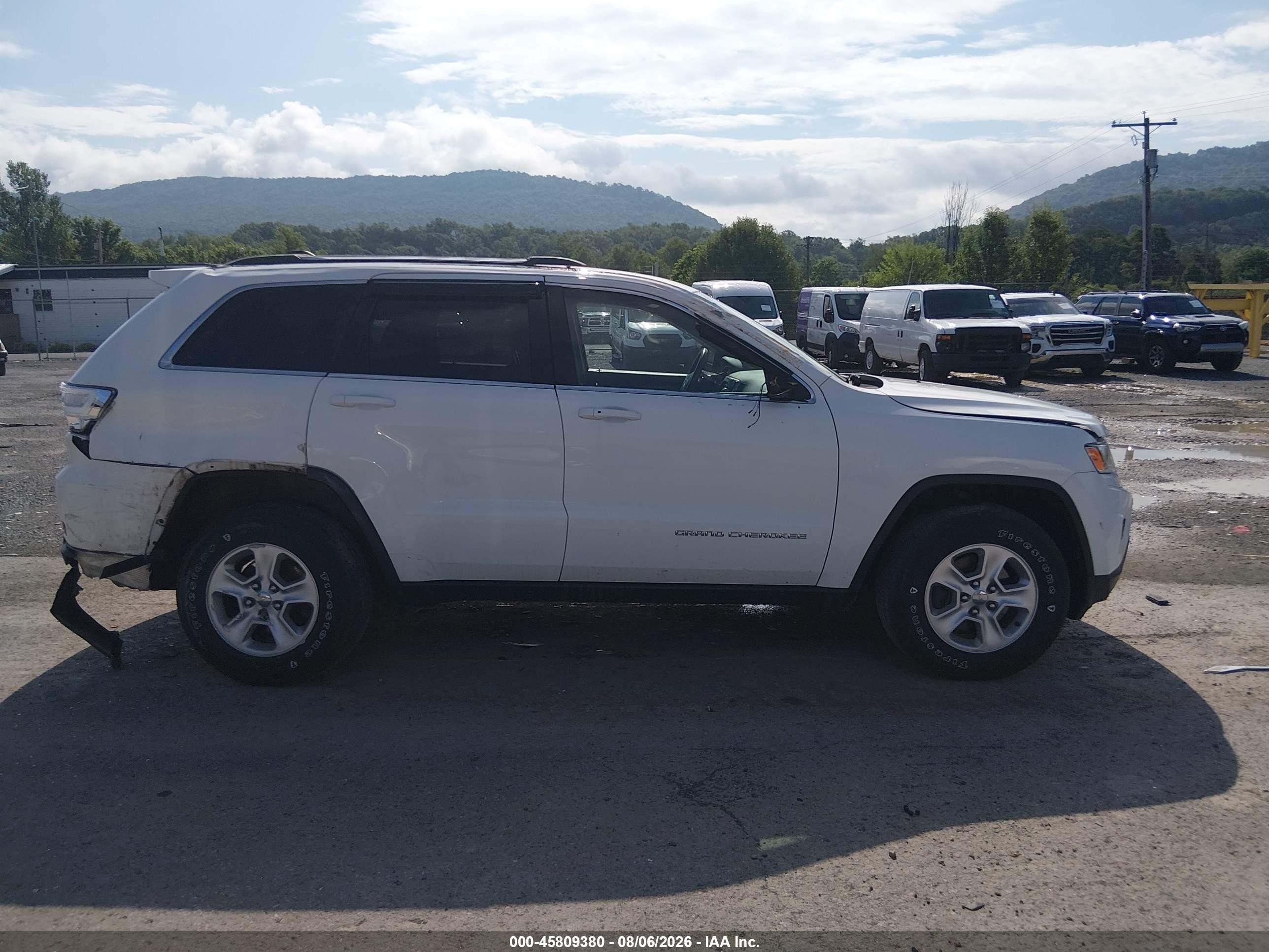 2015 Jeep Grand Cherokee Laredo White vin: 1C4RJFAGXFC636645