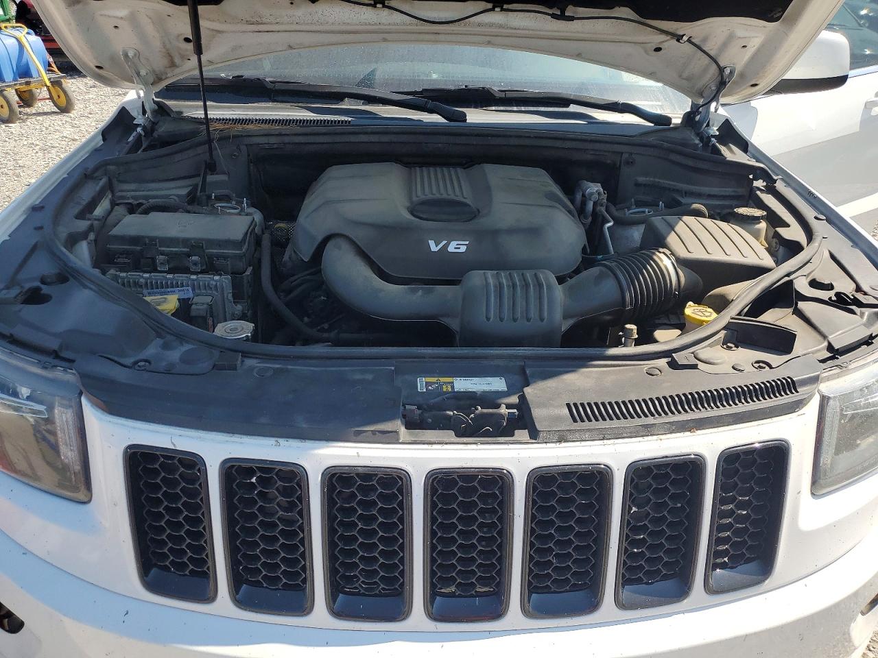 2015 Jeep Grand Cherokee Laredo White vin: 1C4RJFAGXFC742528
