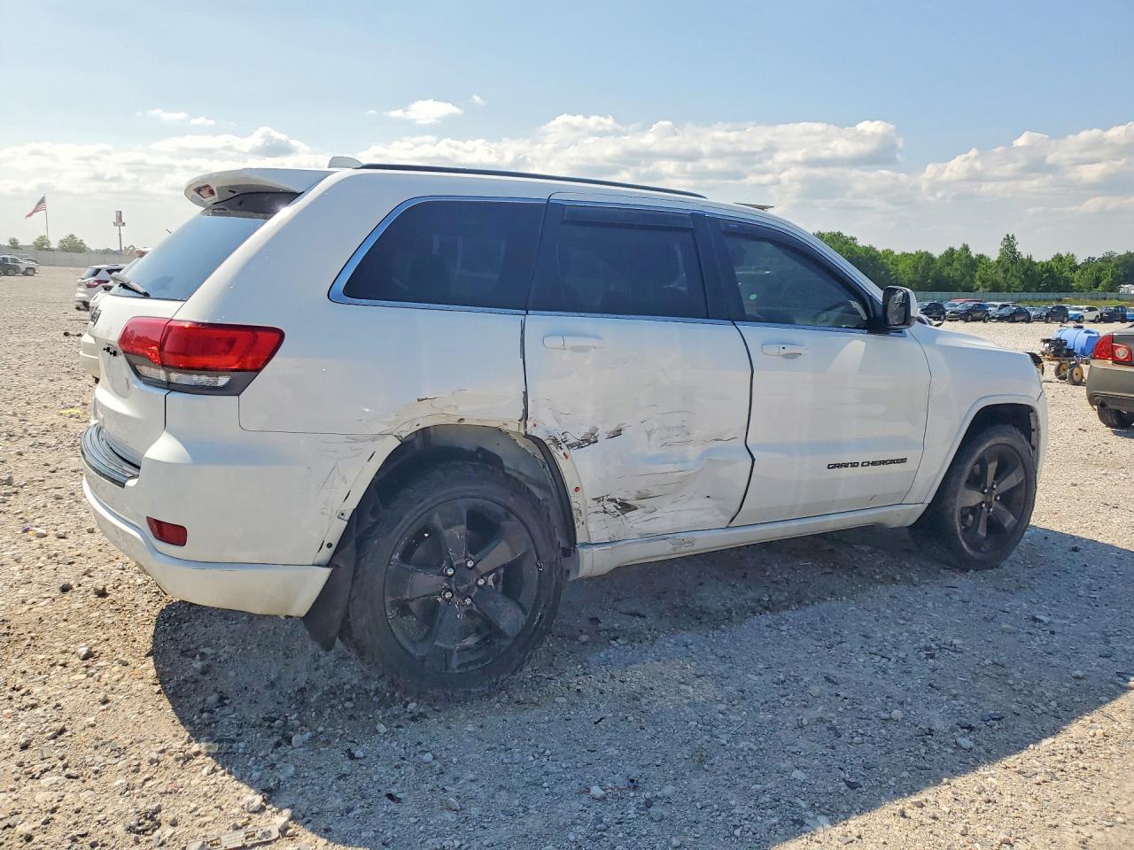 2015 Jeep Grand Cherokee Laredo White vin: 1C4RJFAGXFC742528