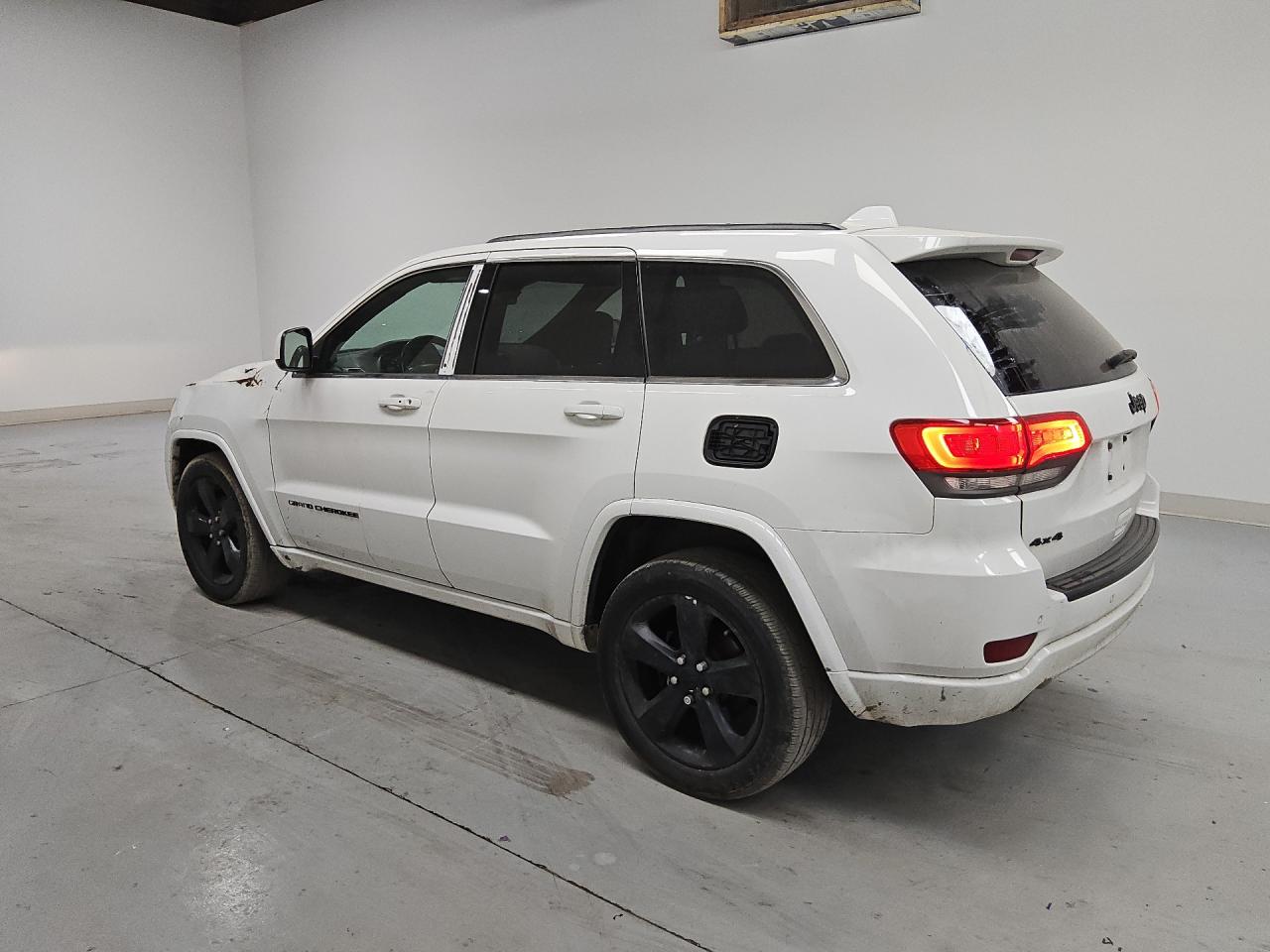 2015 Jeep Grand Cherokee Laredo White vin: 1C4RJFAGXFC786285 Damage: Left Fuel Door, Missing, Replacement Required