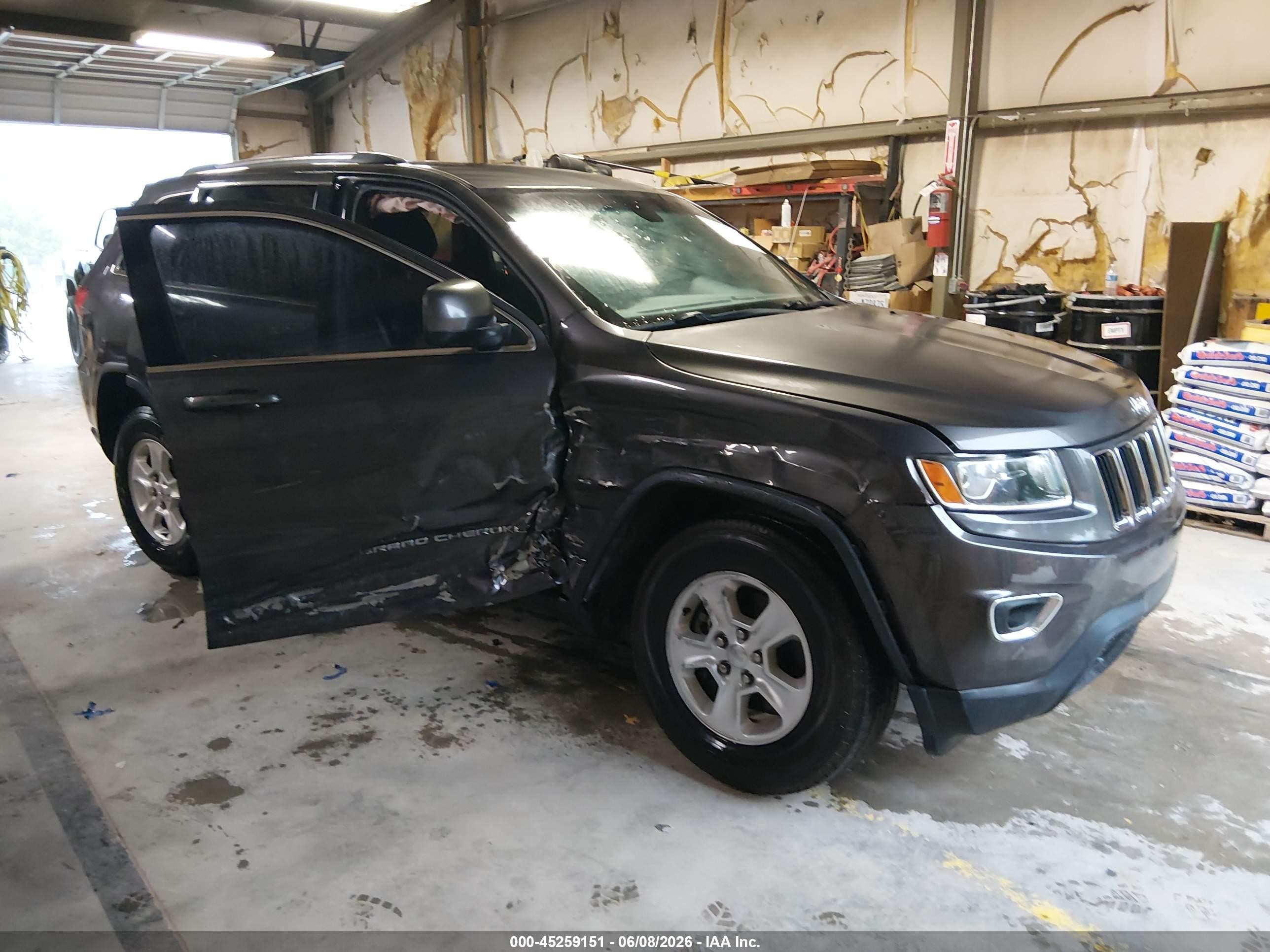 2015 Jeep Grand Cherokee Laredo Gray vin: 1C4RJFAGXFC798002