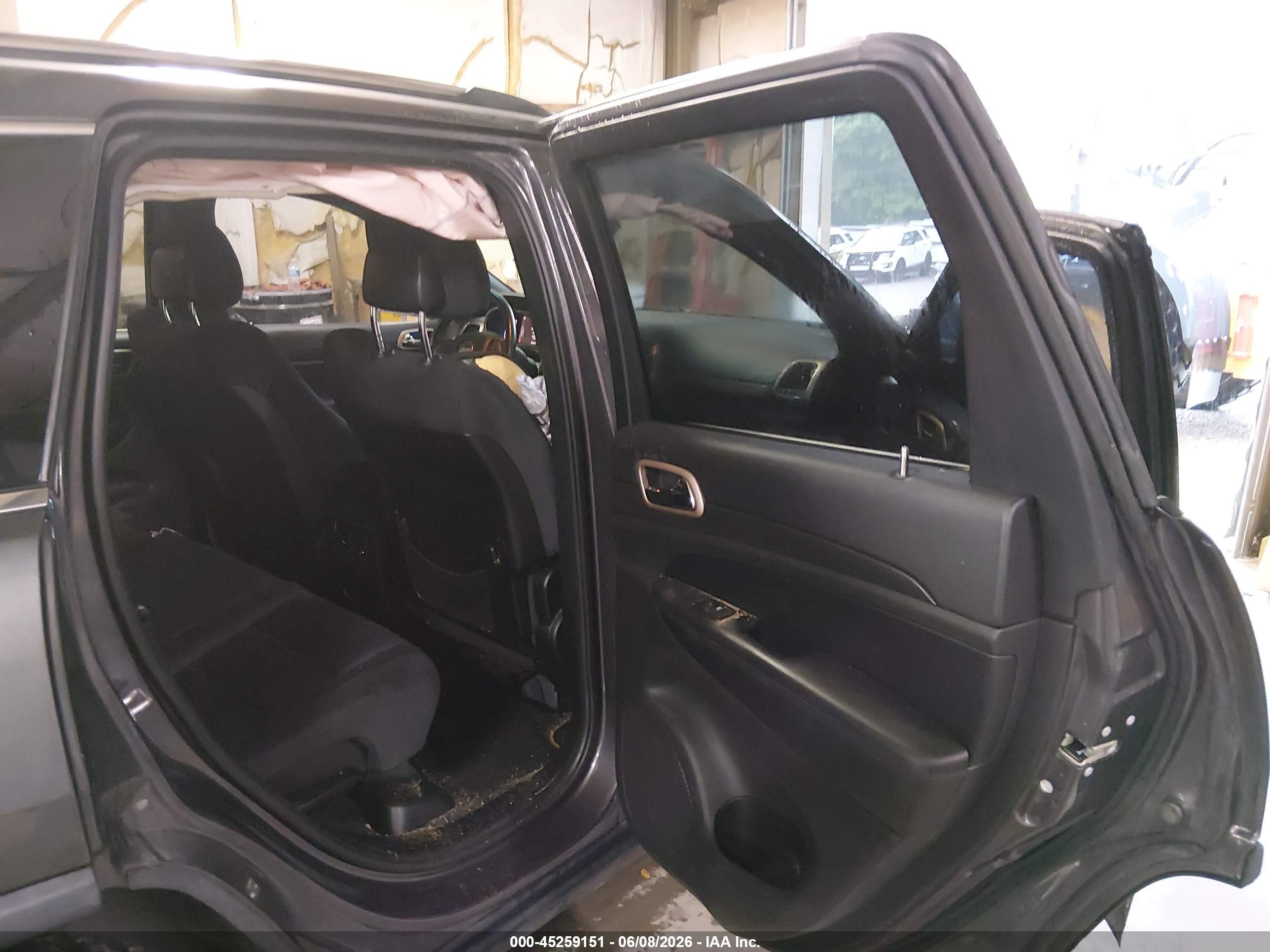 2015 Jeep Grand Cherokee Laredo Gray vin: 1C4RJFAGXFC798002