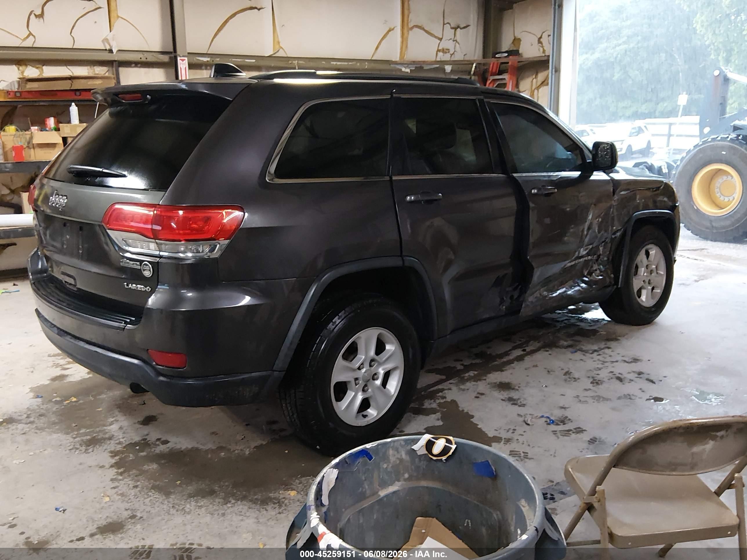 2015 Jeep Grand Cherokee Laredo Gray vin: 1C4RJFAGXFC798002