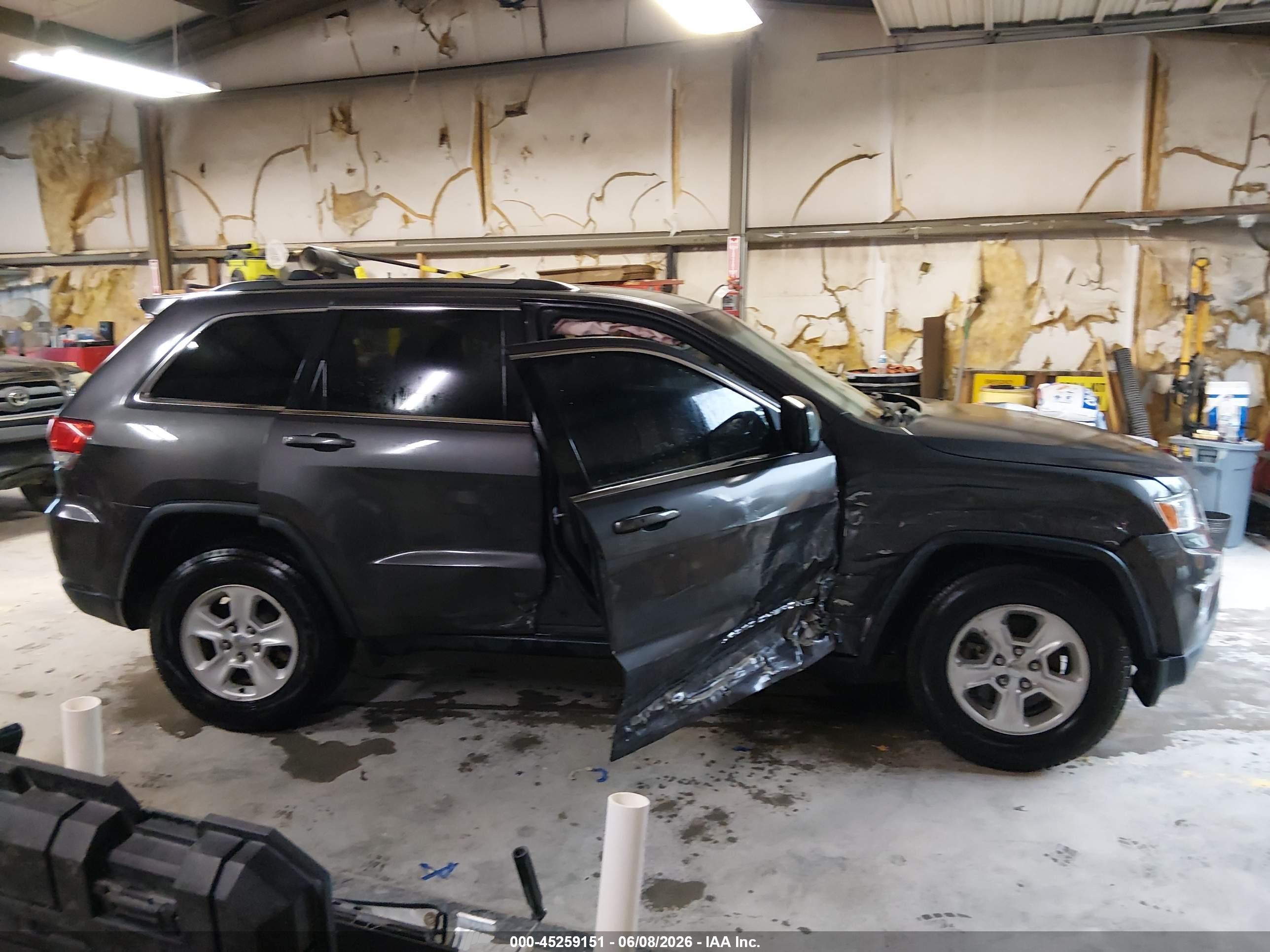 2015 Jeep Grand Cherokee Laredo Gray vin: 1C4RJFAGXFC798002