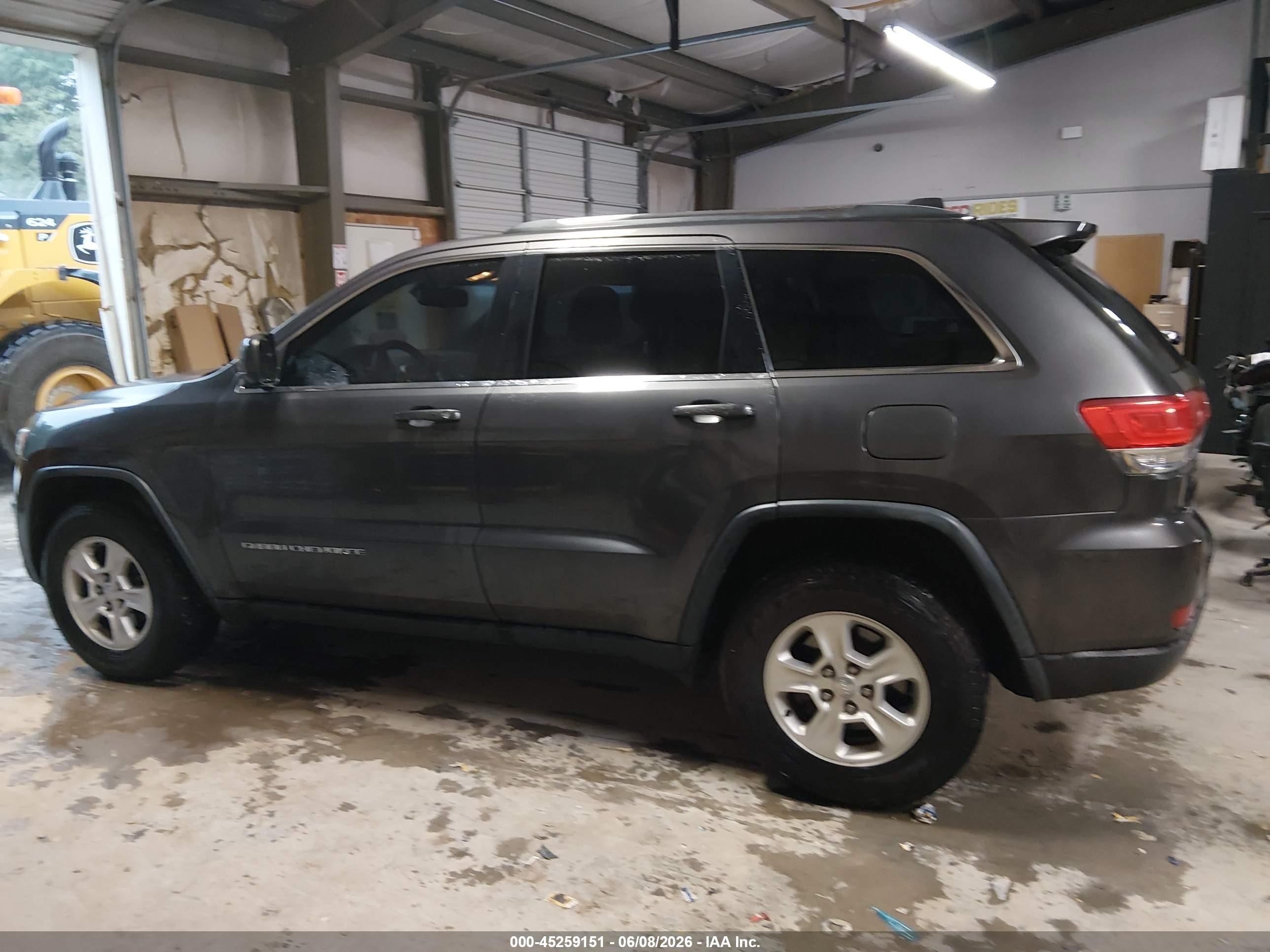 2015 Jeep Grand Cherokee Laredo Gray vin: 1C4RJFAGXFC798002