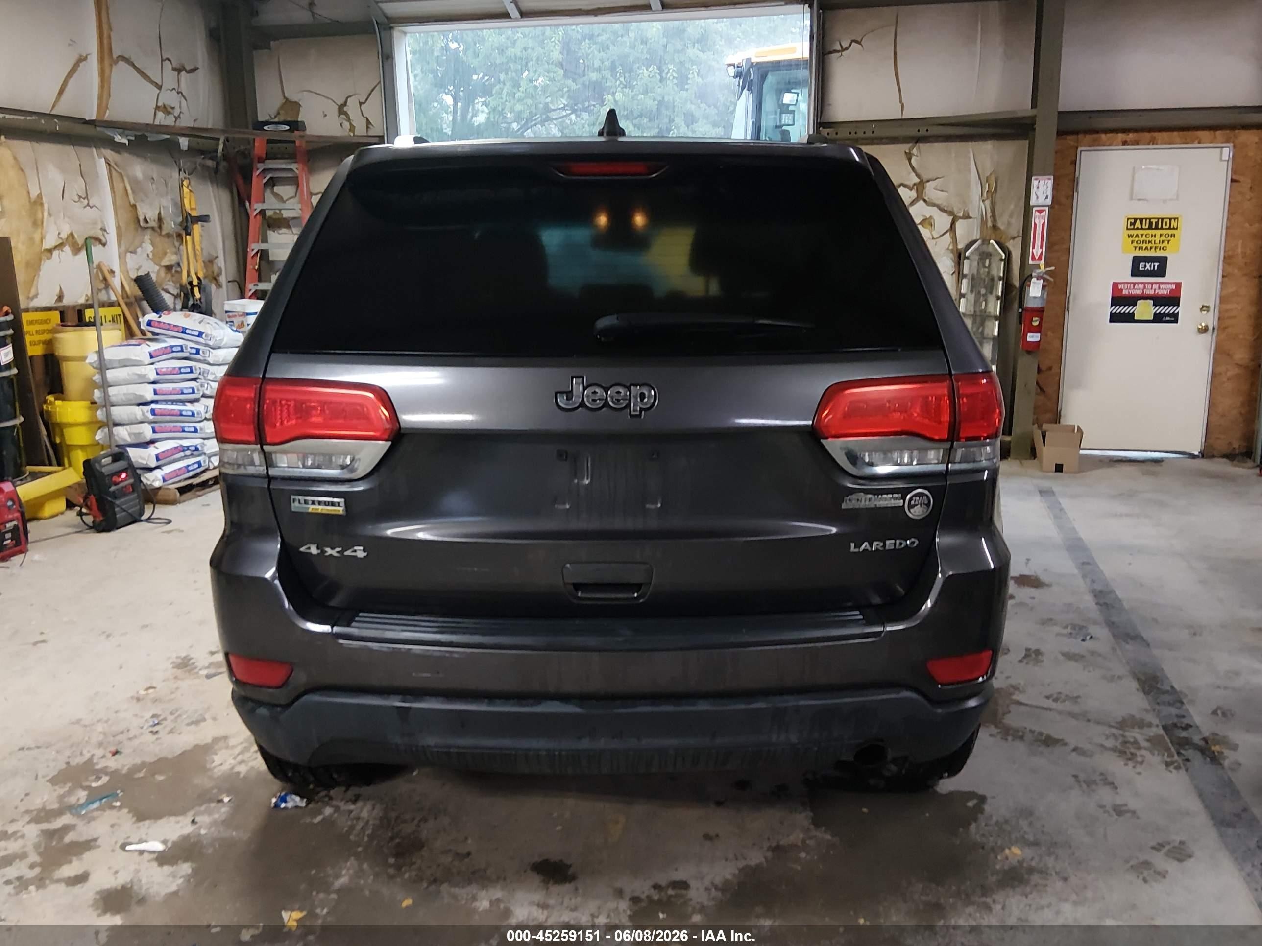 2015 Jeep Grand Cherokee Laredo Gray vin: 1C4RJFAGXFC798002