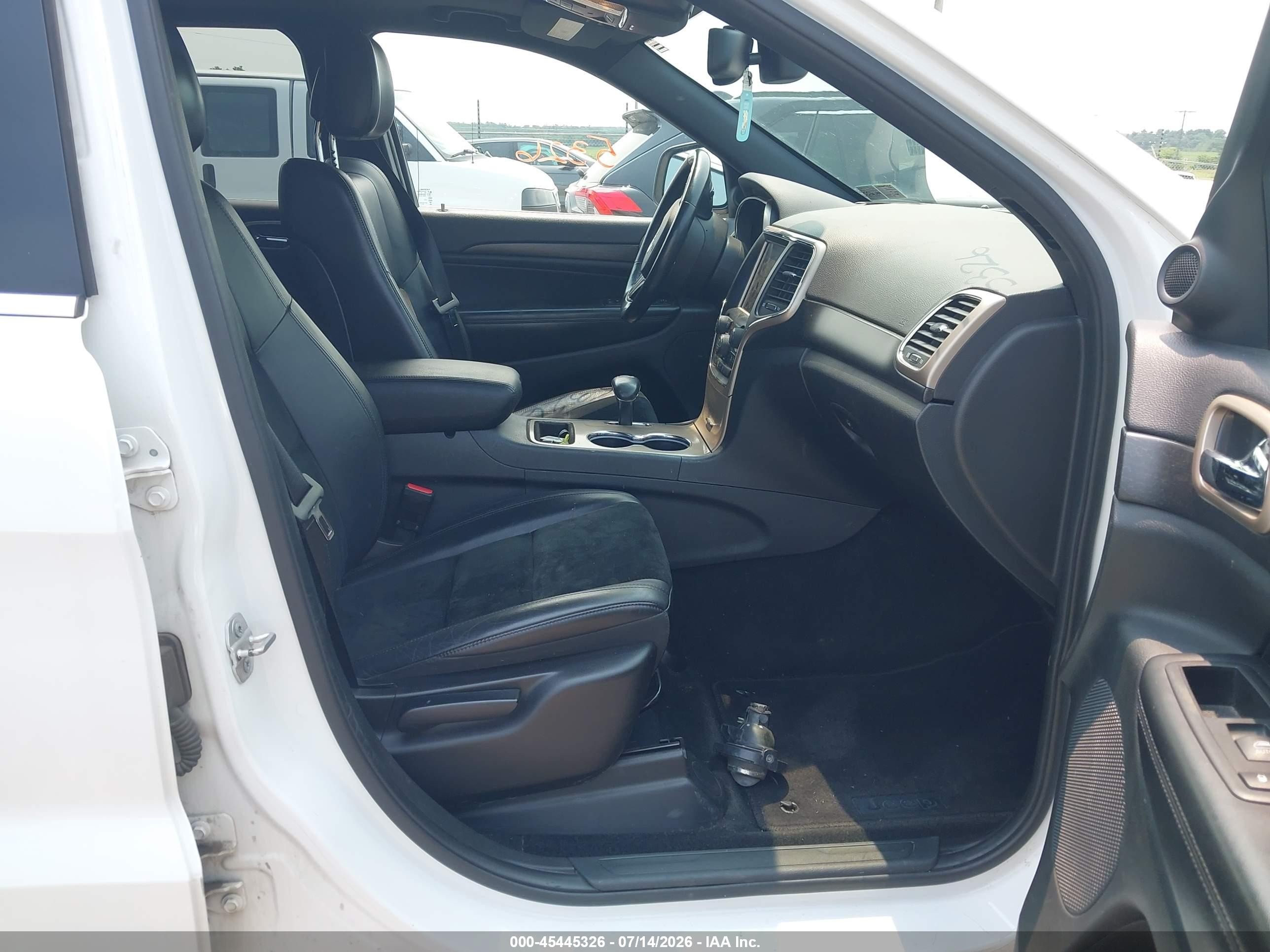2015 Jeep Grand Cherokee Altitude Белый vin: 1C4RJFAGXFC803635