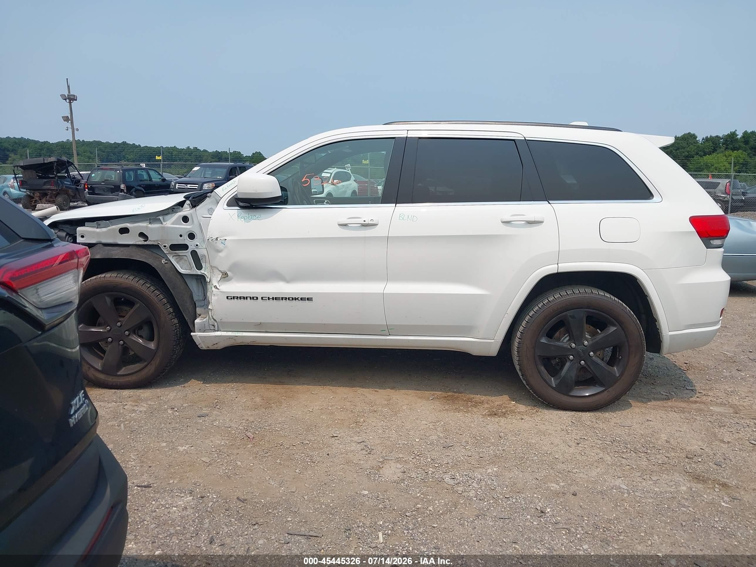 2015 Jeep Grand Cherokee Altitude Белый vin: 1C4RJFAGXFC803635