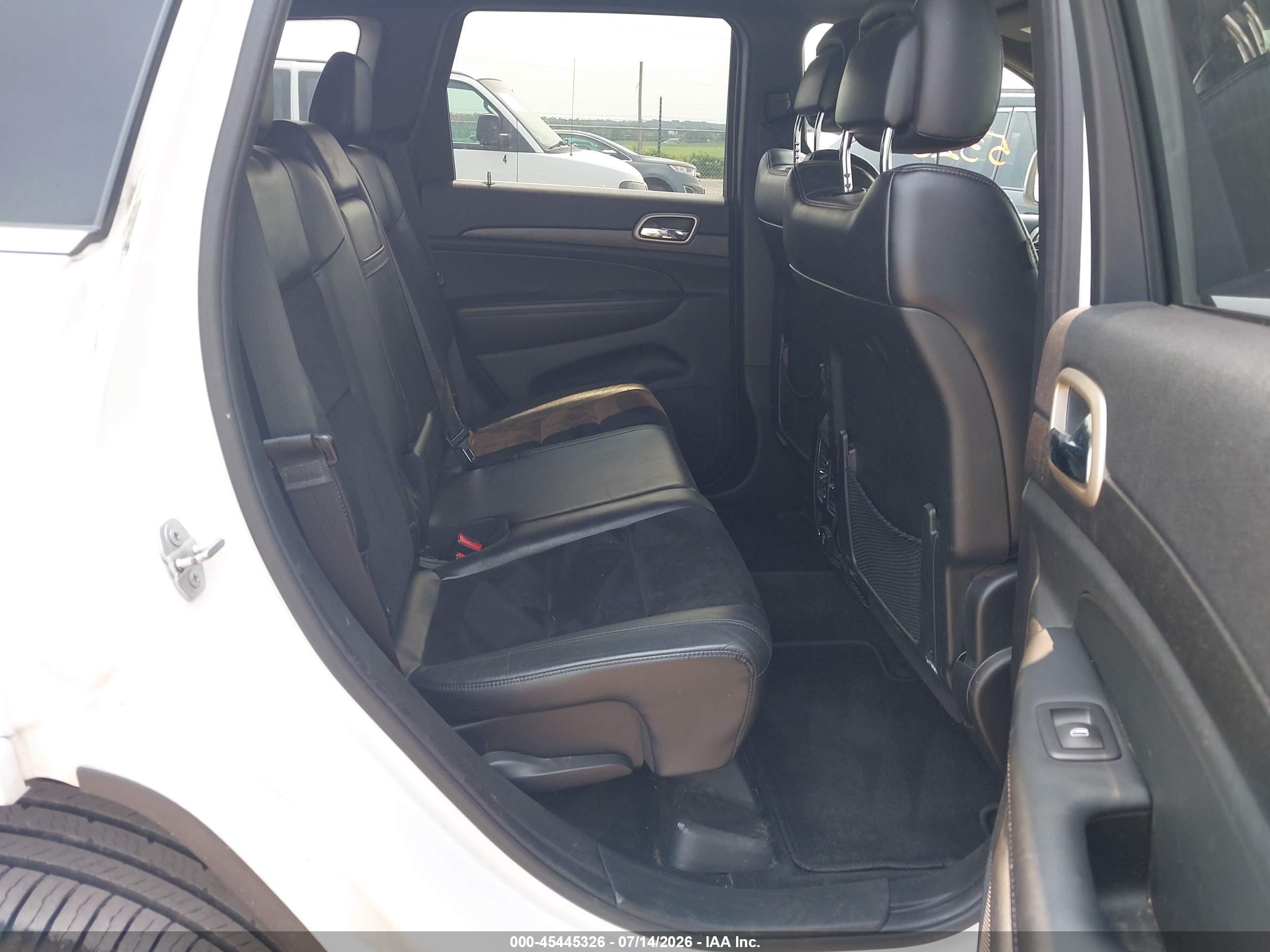 2015 Jeep Grand Cherokee Altitude Белый vin: 1C4RJFAGXFC803635
