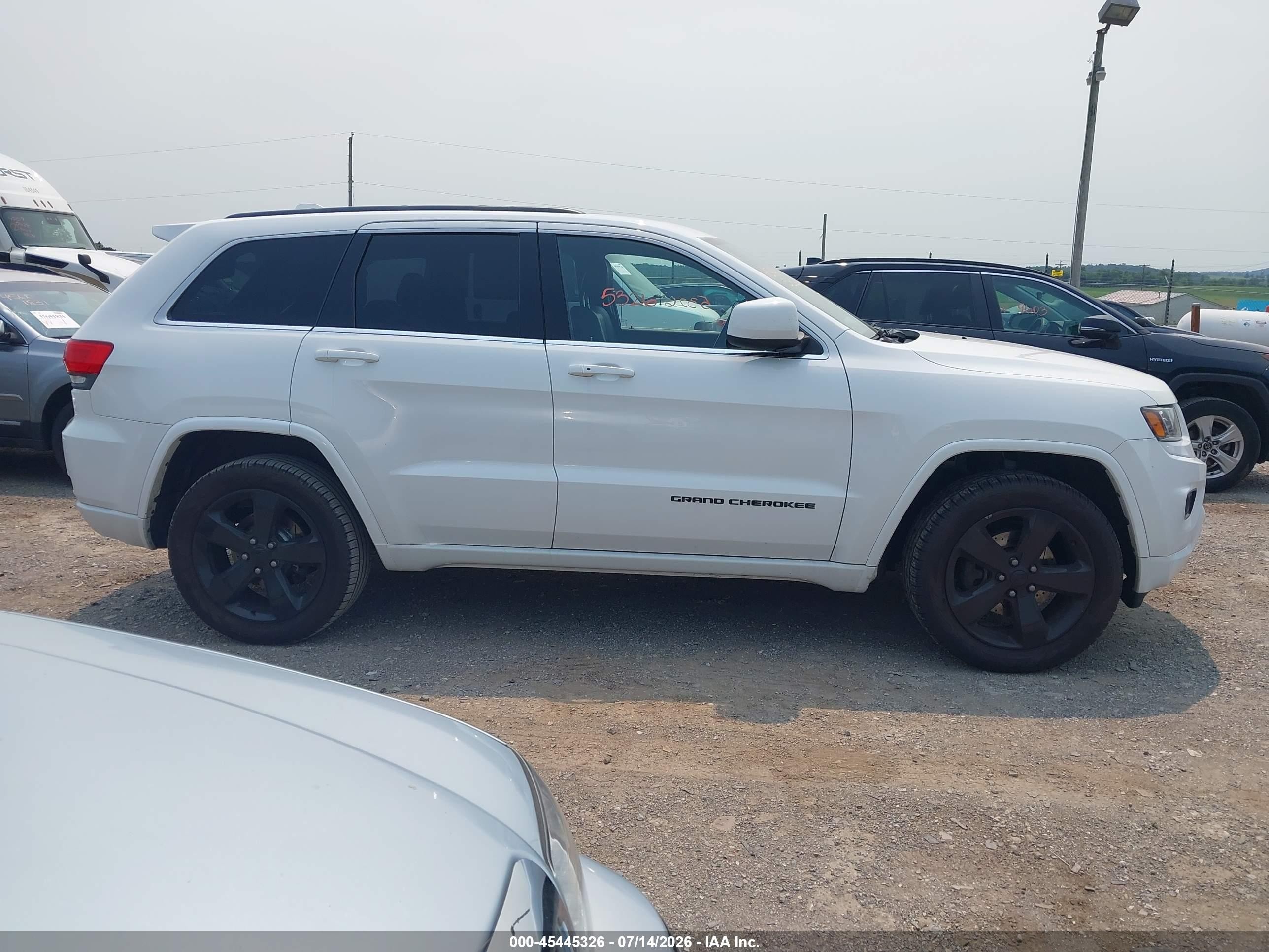 2015 Jeep Grand Cherokee Altitude Белый vin: 1C4RJFAGXFC803635