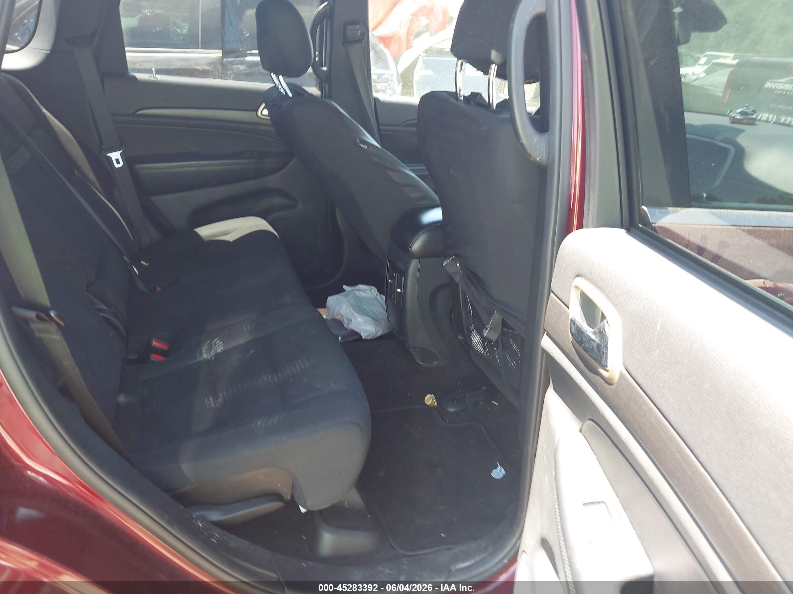 2016 Jeep Grand Cherokee Laredo Red vin: 1C4RJFAGXGC357696