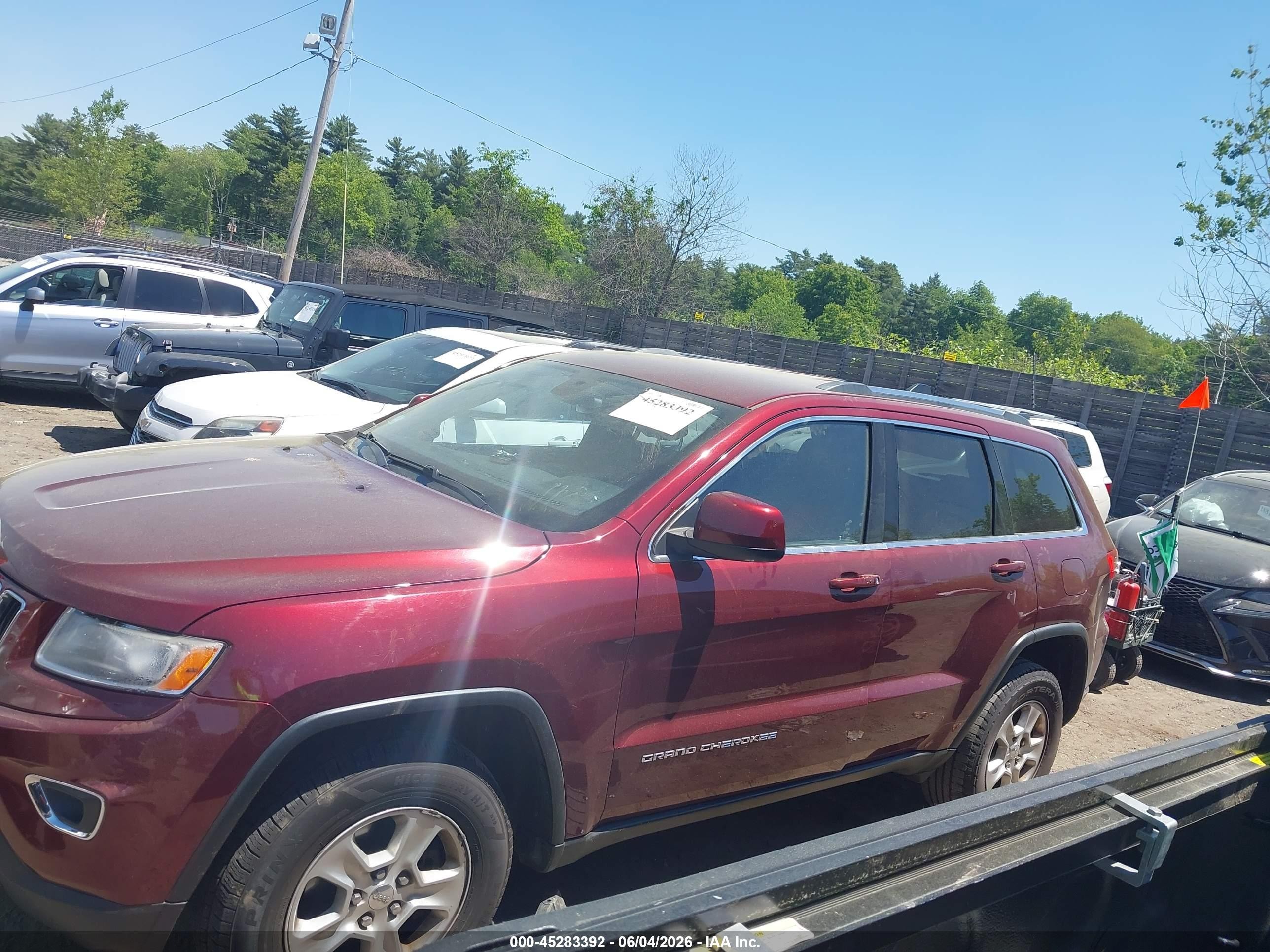 2016 Jeep Grand Cherokee Laredo Red vin: 1C4RJFAGXGC357696