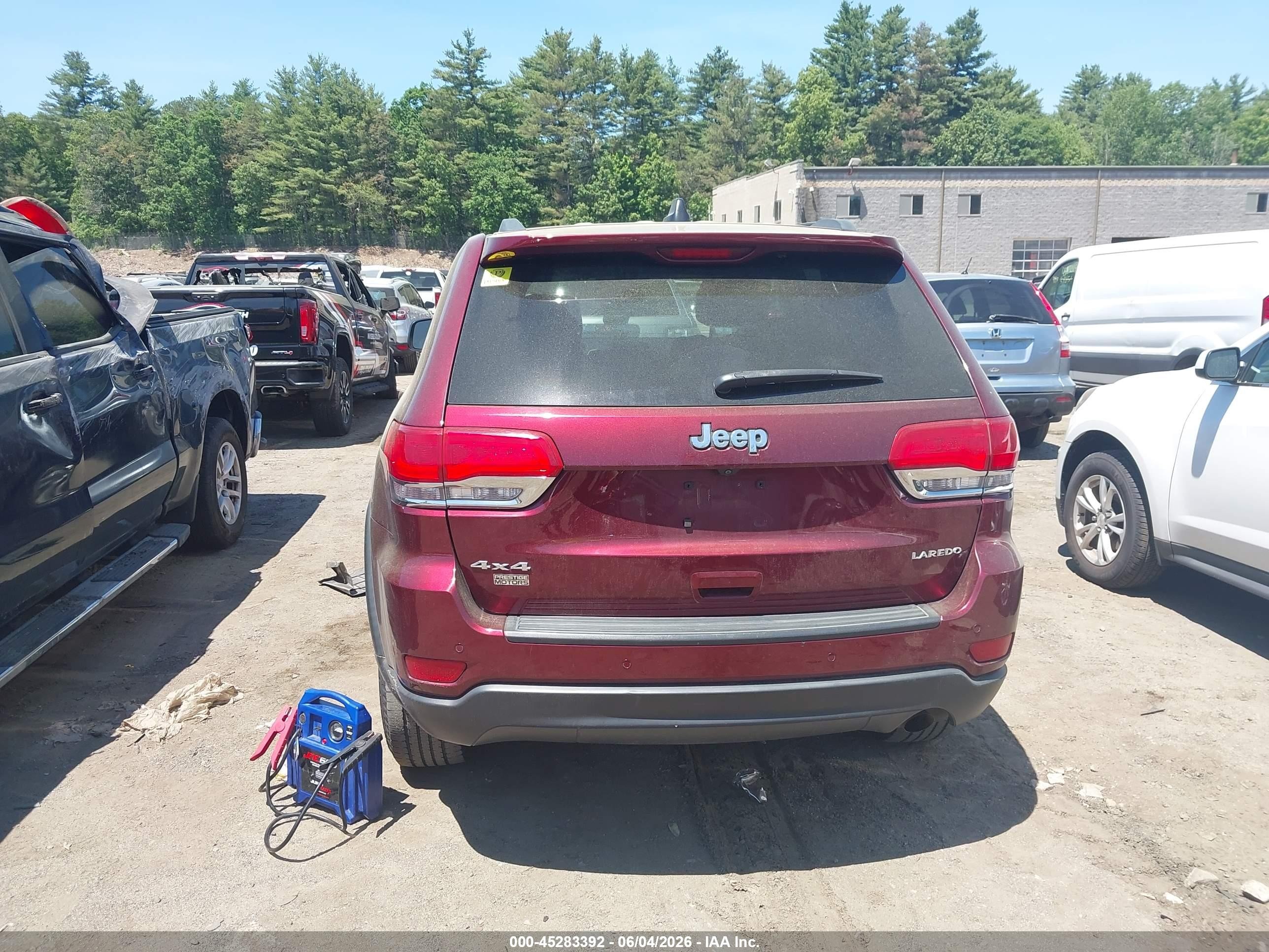2016 Jeep Grand Cherokee Laredo Red vin: 1C4RJFAGXGC357696