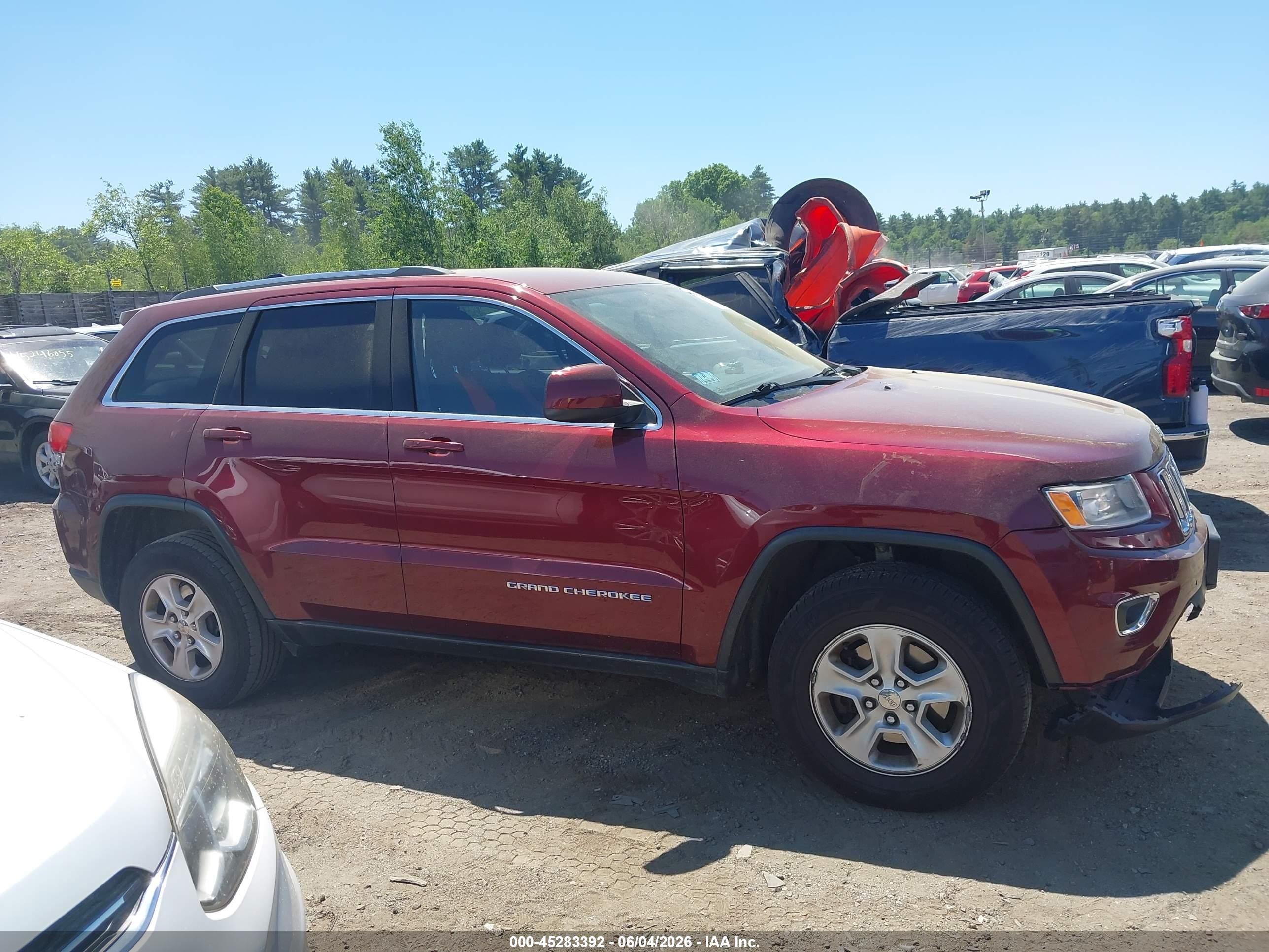 2016 Jeep Grand Cherokee Laredo Red vin: 1C4RJFAGXGC357696