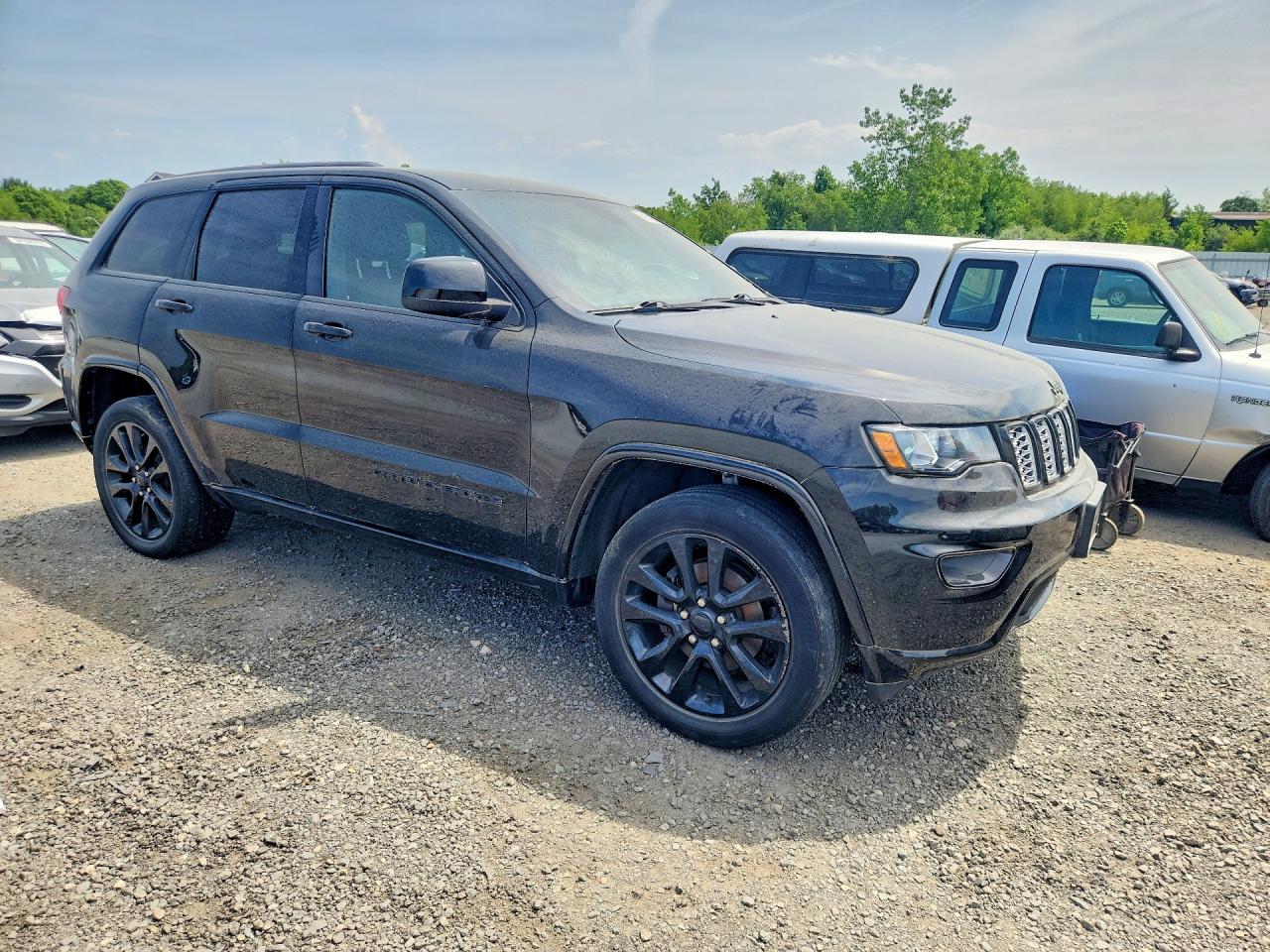 2017 Jeep Grand Cherokee Laredo Черный vin: 1C4RJFAGXHC714554