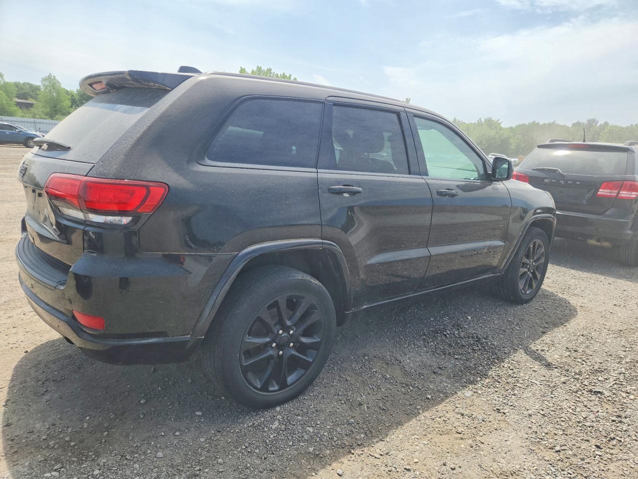 2017 Jeep Grand Cherokee Laredo Черный vin: 1C4RJFAGXHC714554