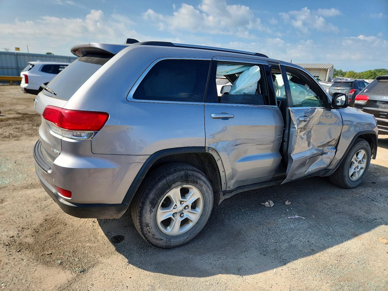 2017 Jeep Grand Cherokee Laredo Silver vin: 1C4RJFAGXHC913328