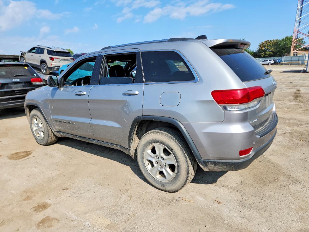 2017 Jeep Grand Cherokee Laredo Silver vin: 1C4RJFAGXHC913328