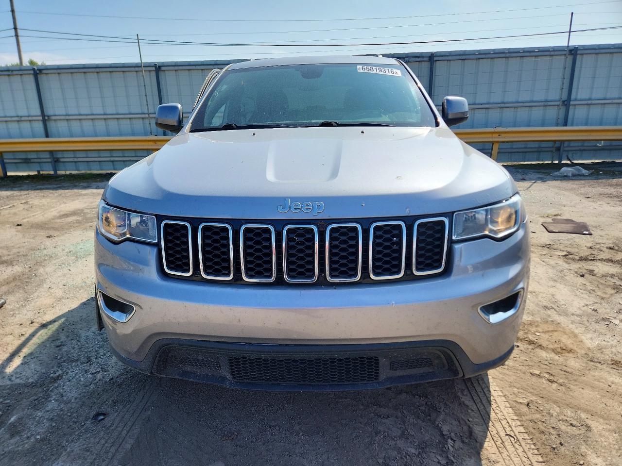 2017 Jeep Grand Cherokee Laredo Silver vin: 1C4RJFAGXHC913328