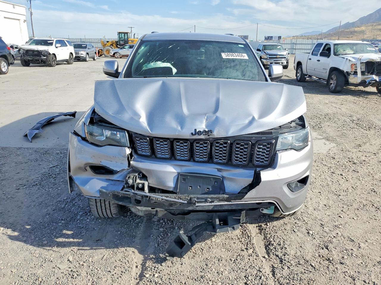 2018 Jeep Grand Cherokee Laredo Silver vin: 1C4RJFAGXJC170935