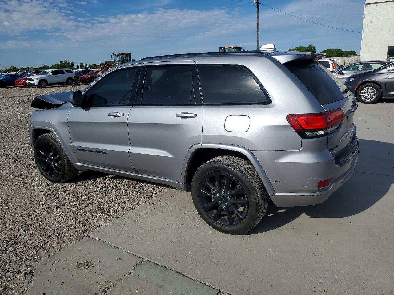 2018 Jeep Grand Cherokee Laredo Silver vin: 1C4RJFAGXJC170935