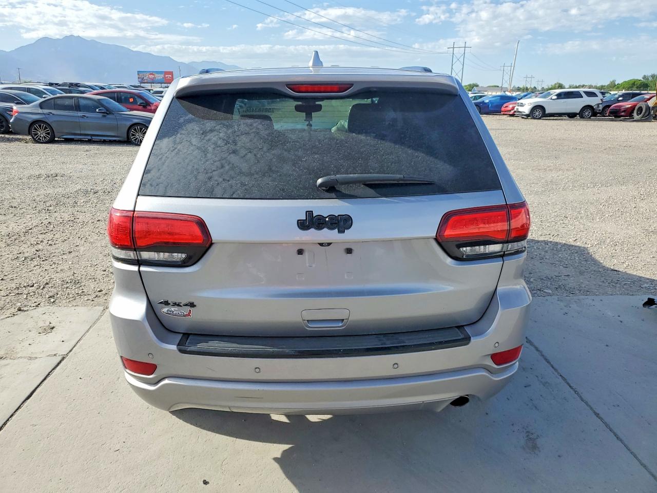 2018 Jeep Grand Cherokee Laredo Silver vin: 1C4RJFAGXJC170935