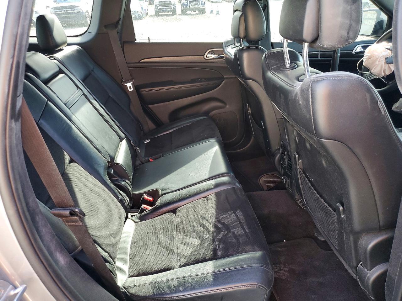 2018 Jeep Grand Cherokee Laredo Silver vin: 1C4RJFAGXJC170935