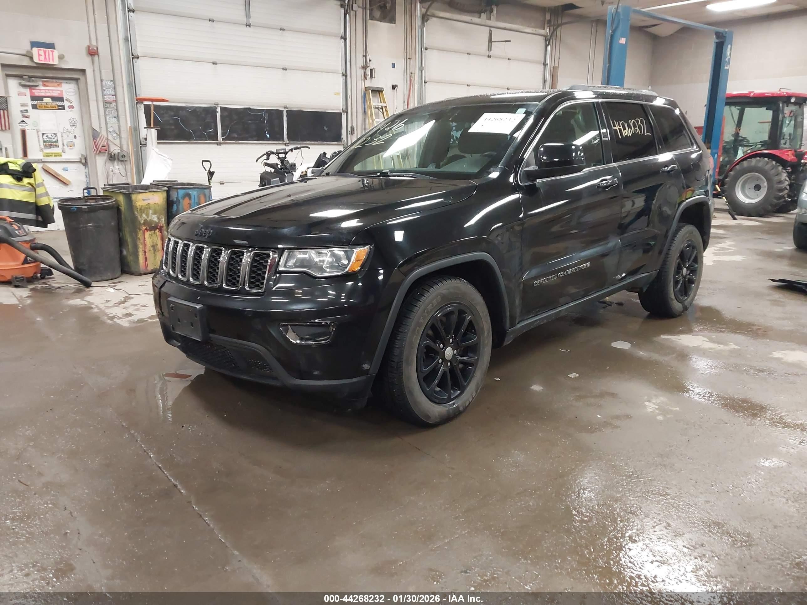 2018 Jeep Grand Cherokee Laredo E 4x4 Black vin: 1C4RJFAGXJC506583