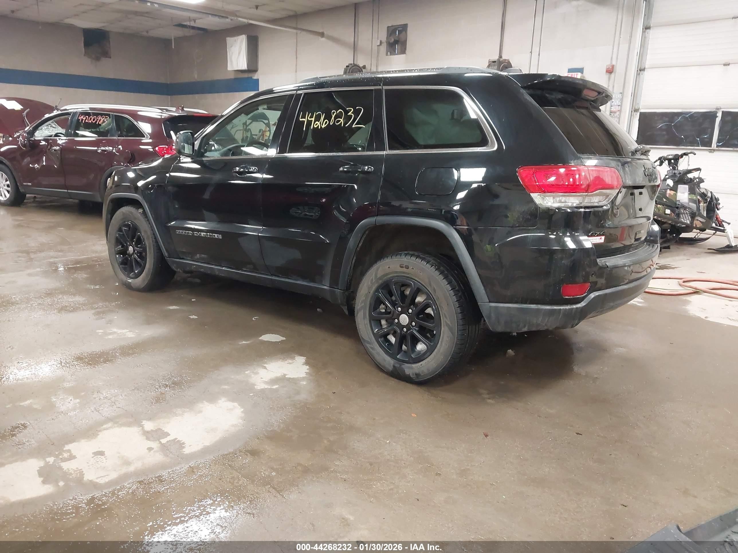 2018 Jeep Grand Cherokee Laredo E 4x4 Black vin: 1C4RJFAGXJC506583