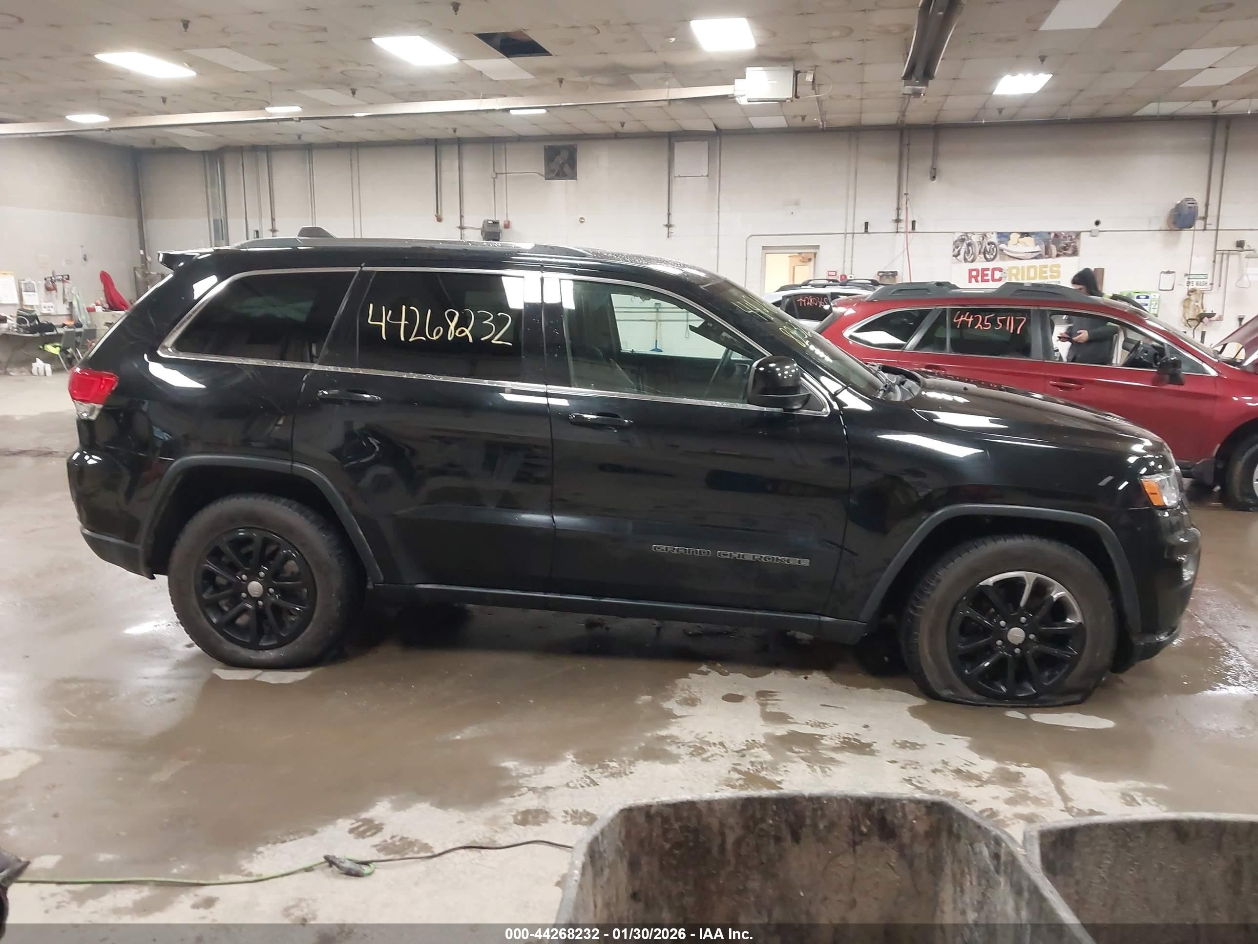 2018 Jeep Grand Cherokee Laredo E 4x4 Black vin: 1C4RJFAGXJC506583
