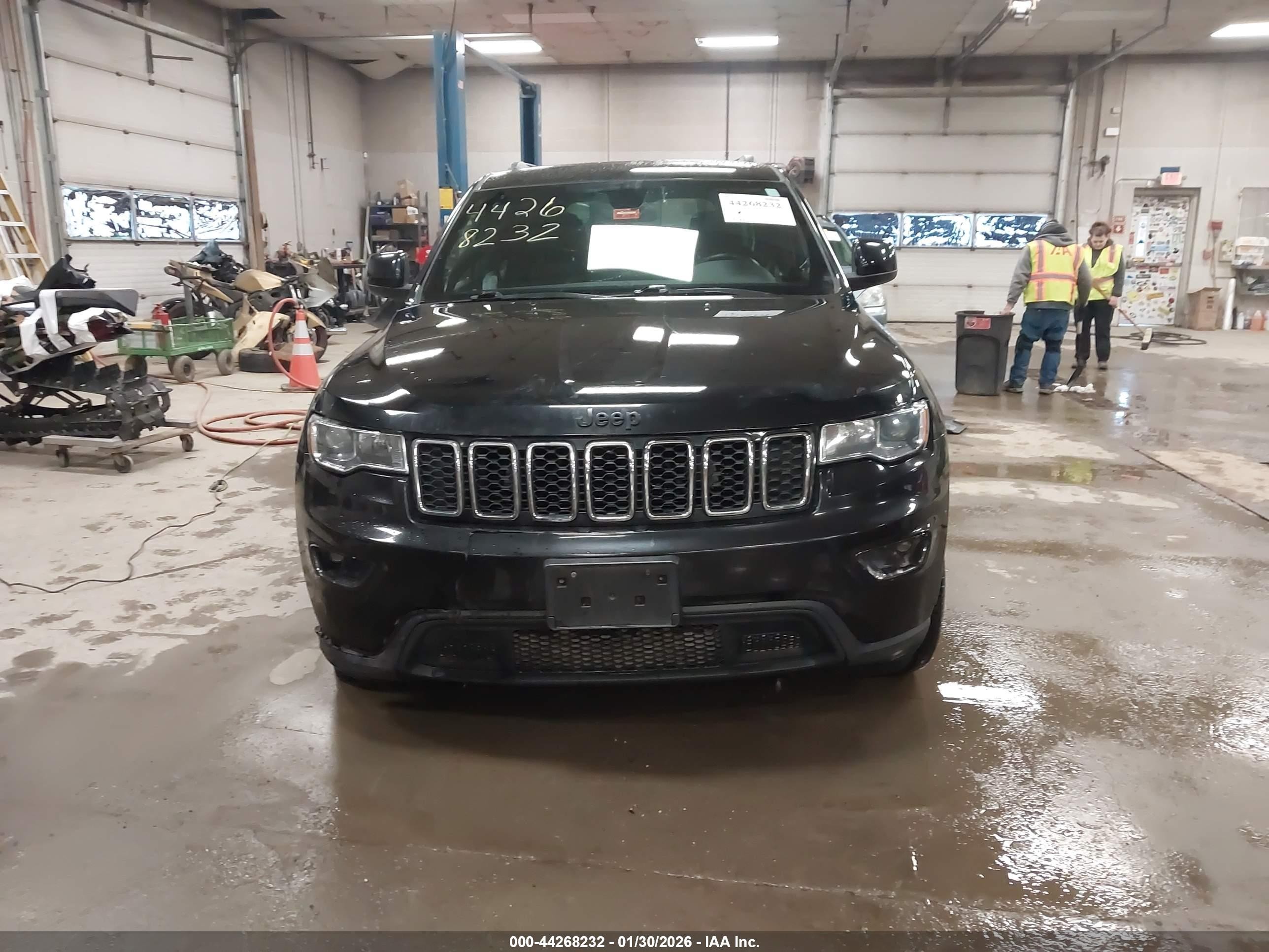 2018 Jeep Grand Cherokee Laredo E 4x4 Black vin: 1C4RJFAGXJC506583