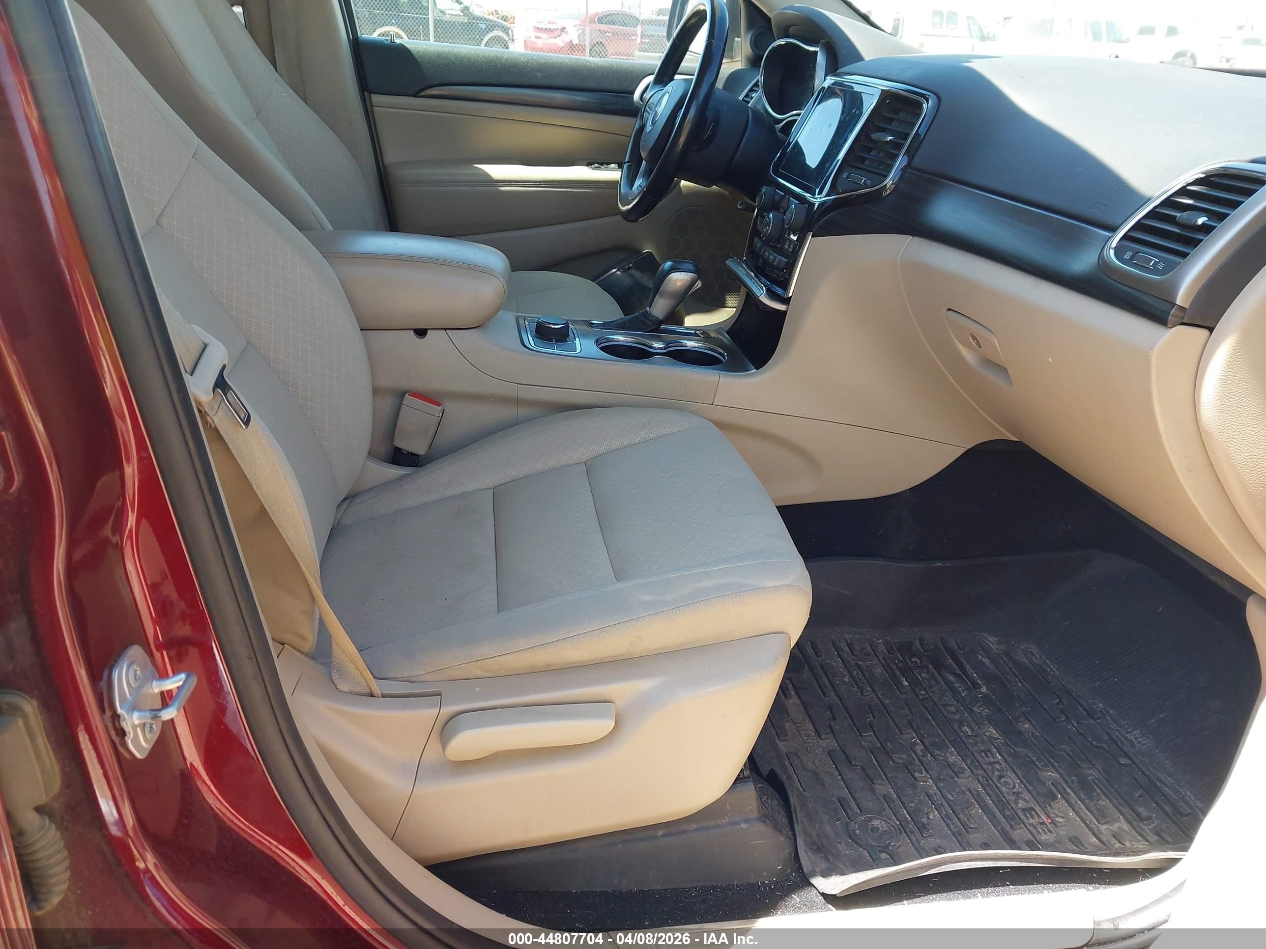 2019 Jeep Grand Cherokee Laredo E 4x4 Red vin: 1C4RJFAGXKC838072